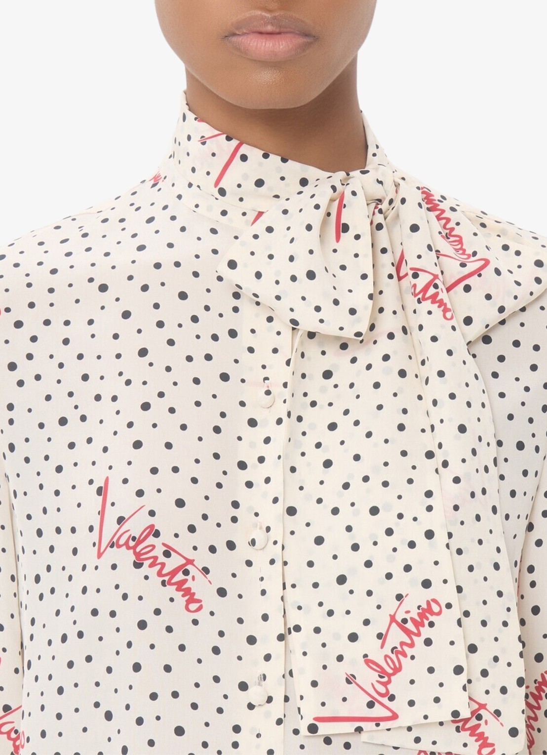 Valentino Garavani Blouse van zijde met logoprint en strikkraag - detail 6 creme