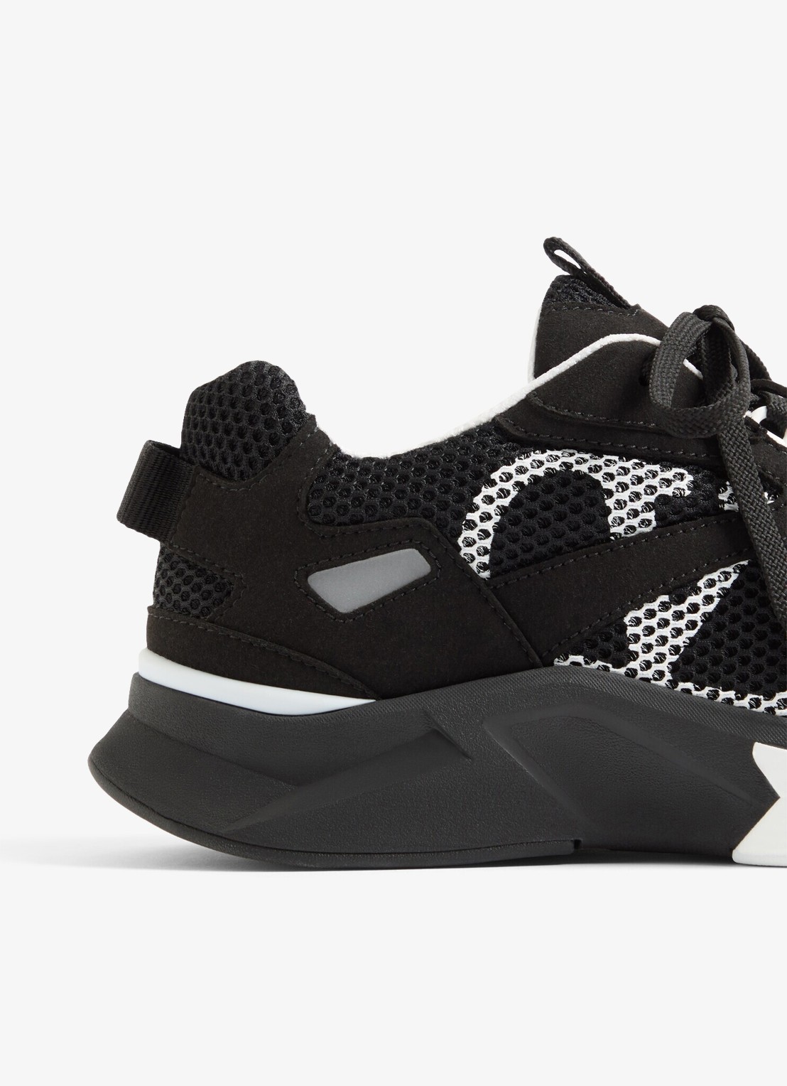 Valentino Garavani Demivee sneaker met suède details - detail 7 zwart
