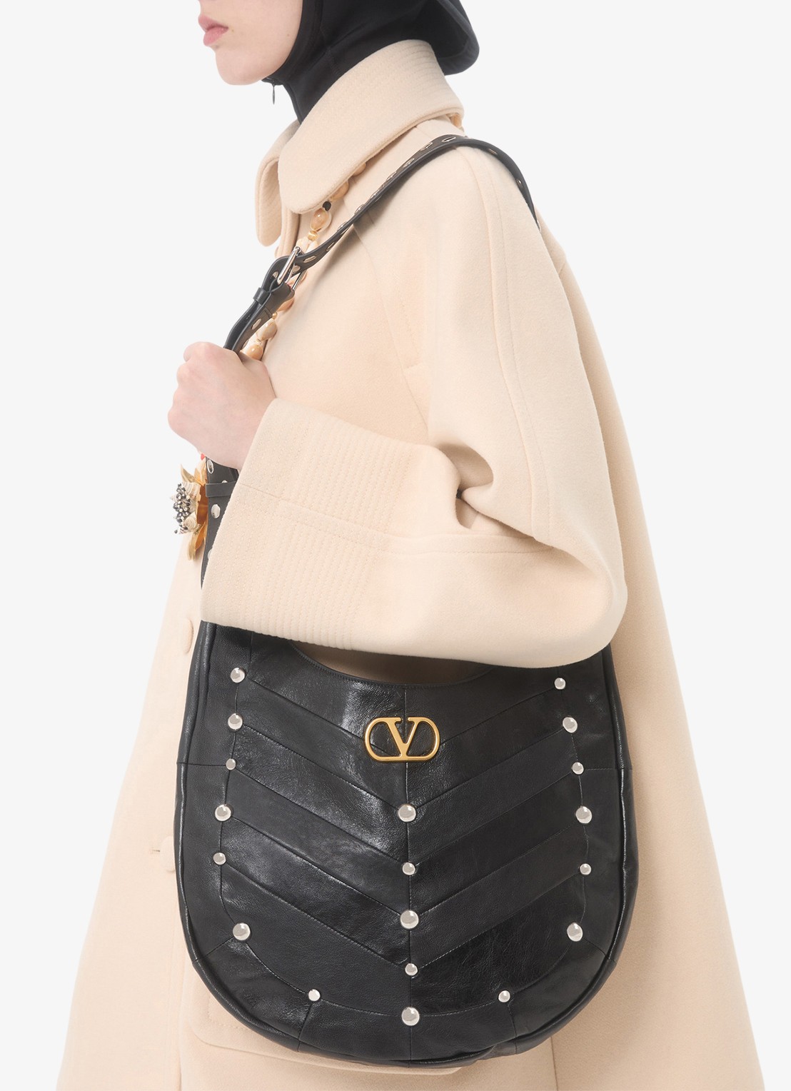 Valentino Garavani Hoboho schoudertas van lamsleer met studs - voorkant 7 zwart