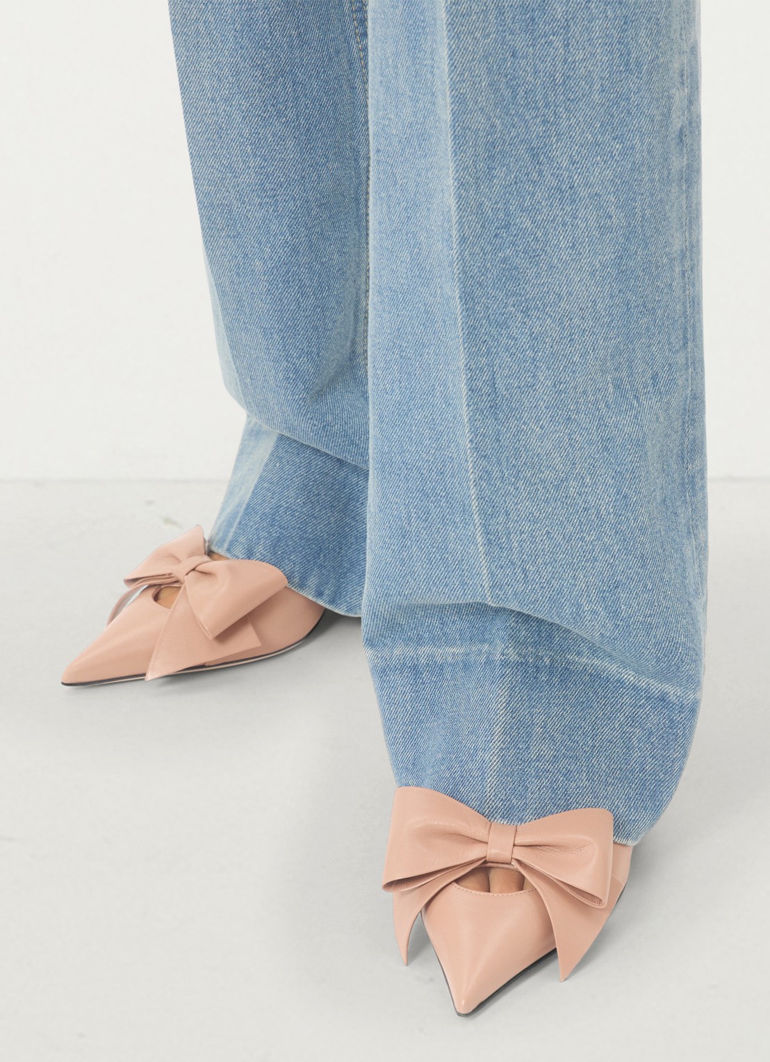 Valentino Garavani Pump van leer - voorkant 3 beige