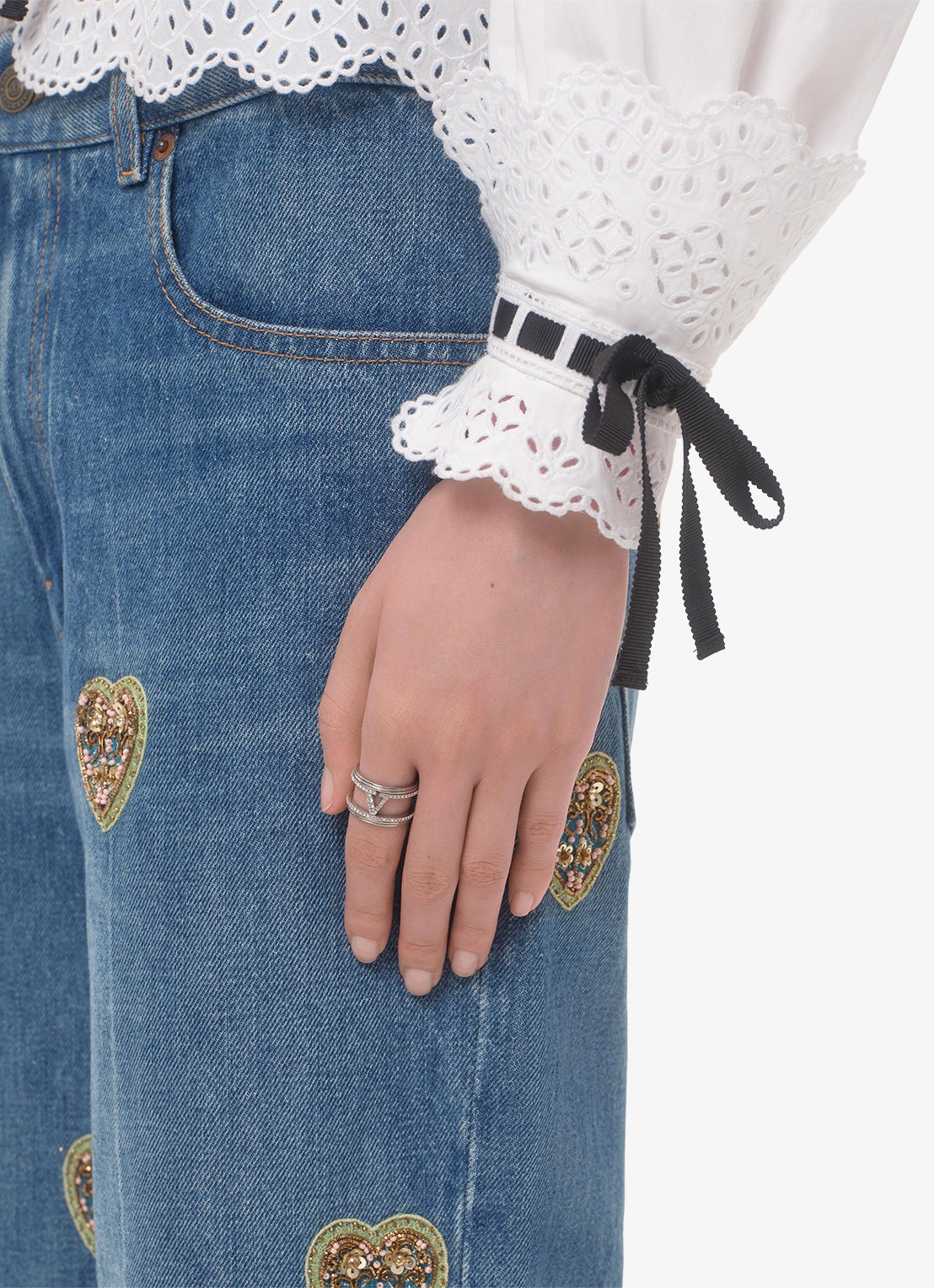 Valentino Garavani Ring met logo en kristal - voorkant 2 zilver