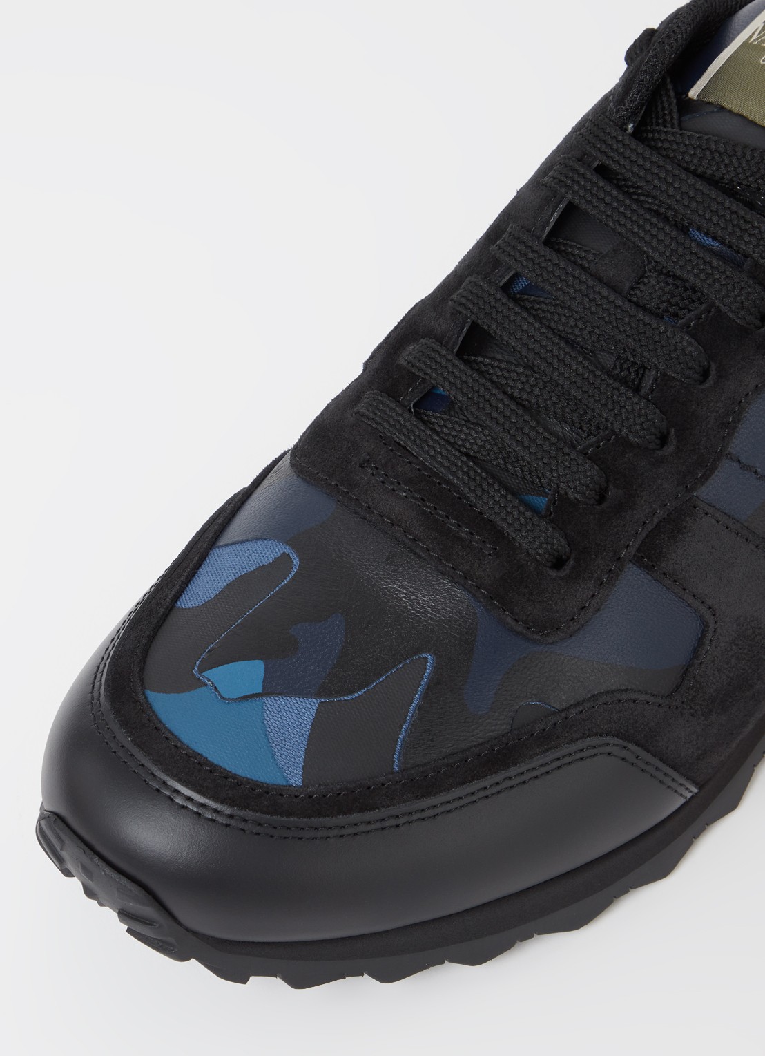 Valentino Garavani Rockrunner sneaker van leer met suède details - detail 4 donkerblauw