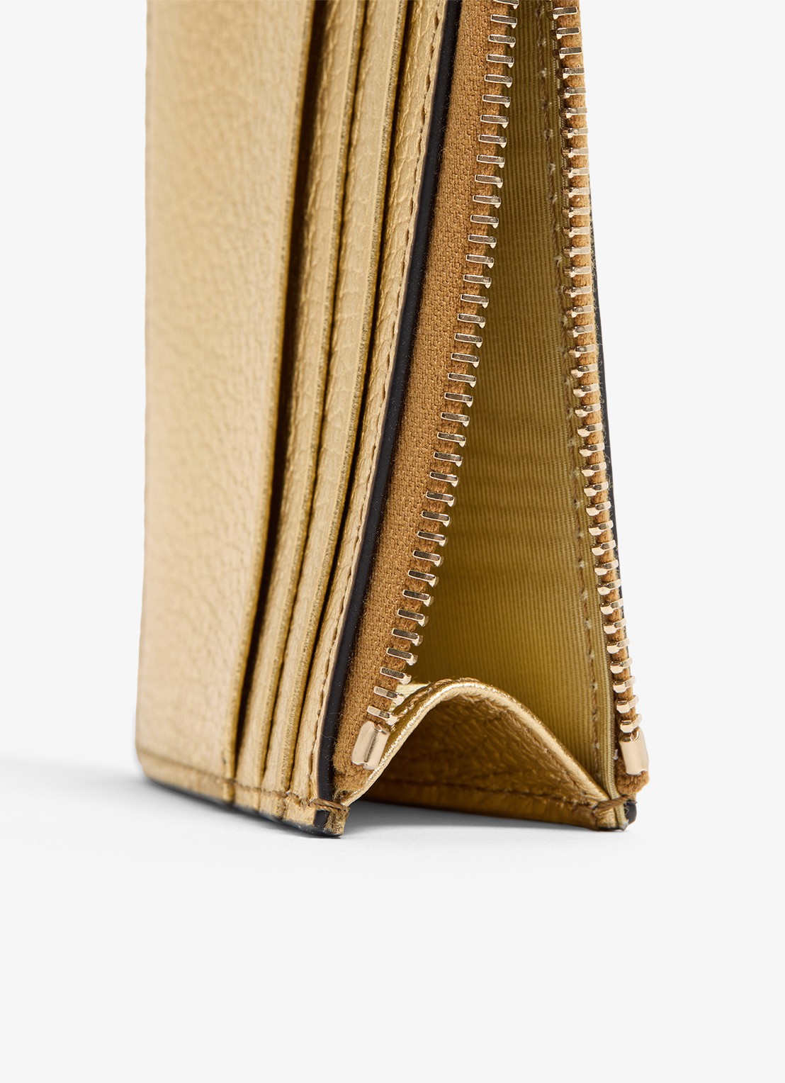 Valentino Garavani Rockstud pasjeshouder van kalfsleer met metallic finish en studs - detail 3 goud