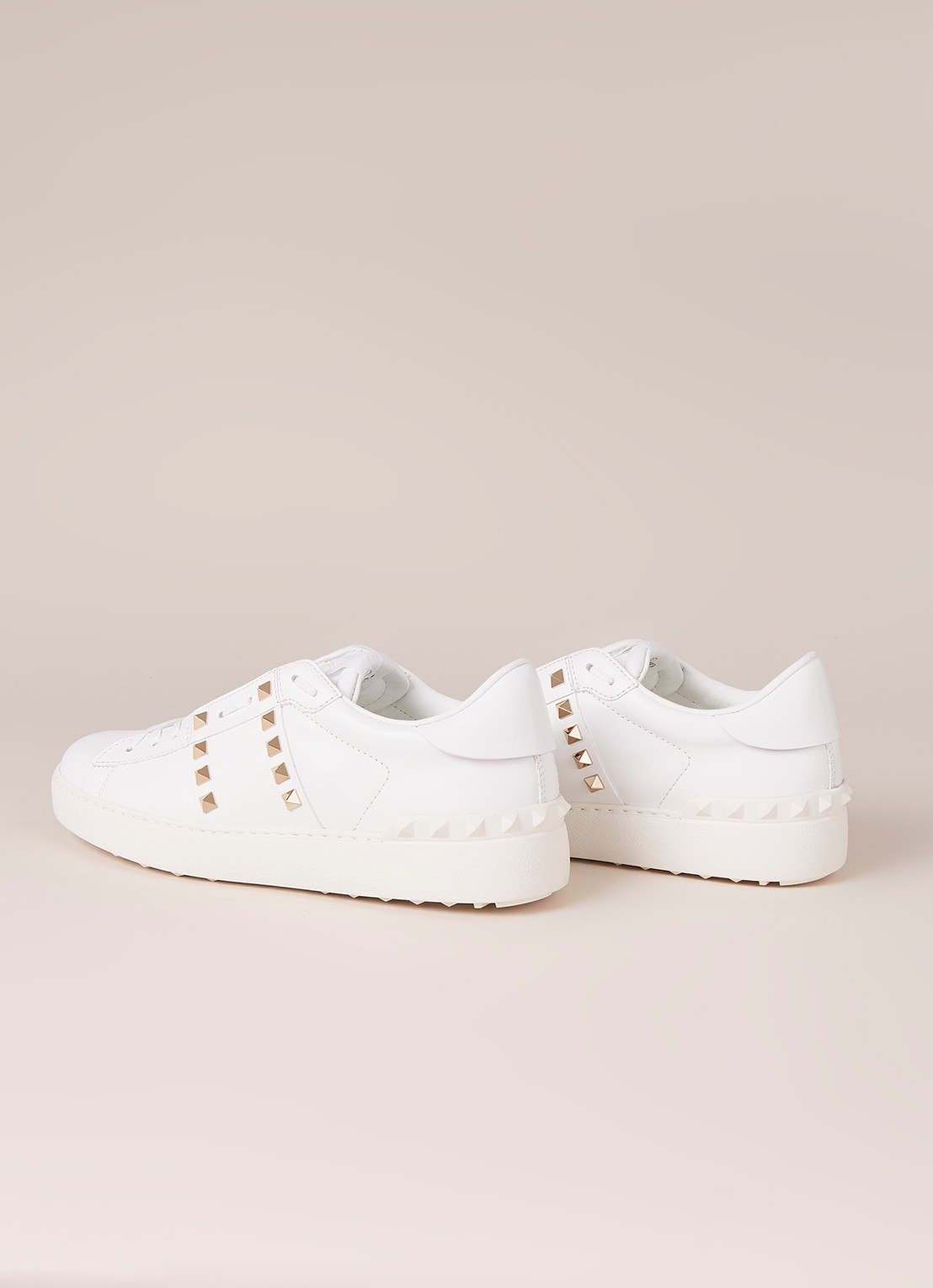 Valentino Garavani Rockstud Untitled sneaker van kalfsleer met studs - detail 3 wit
