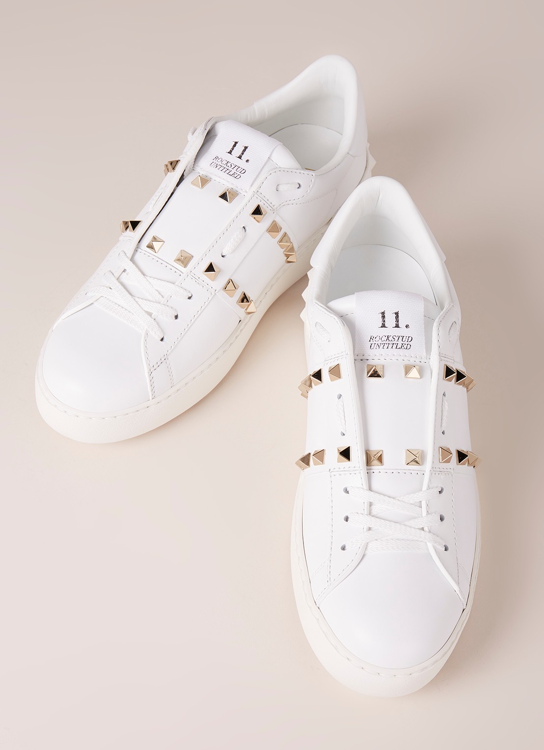 Valentino Garavani Rockstud Untitled sneaker van kalfsleer met studs - detail 4 wit