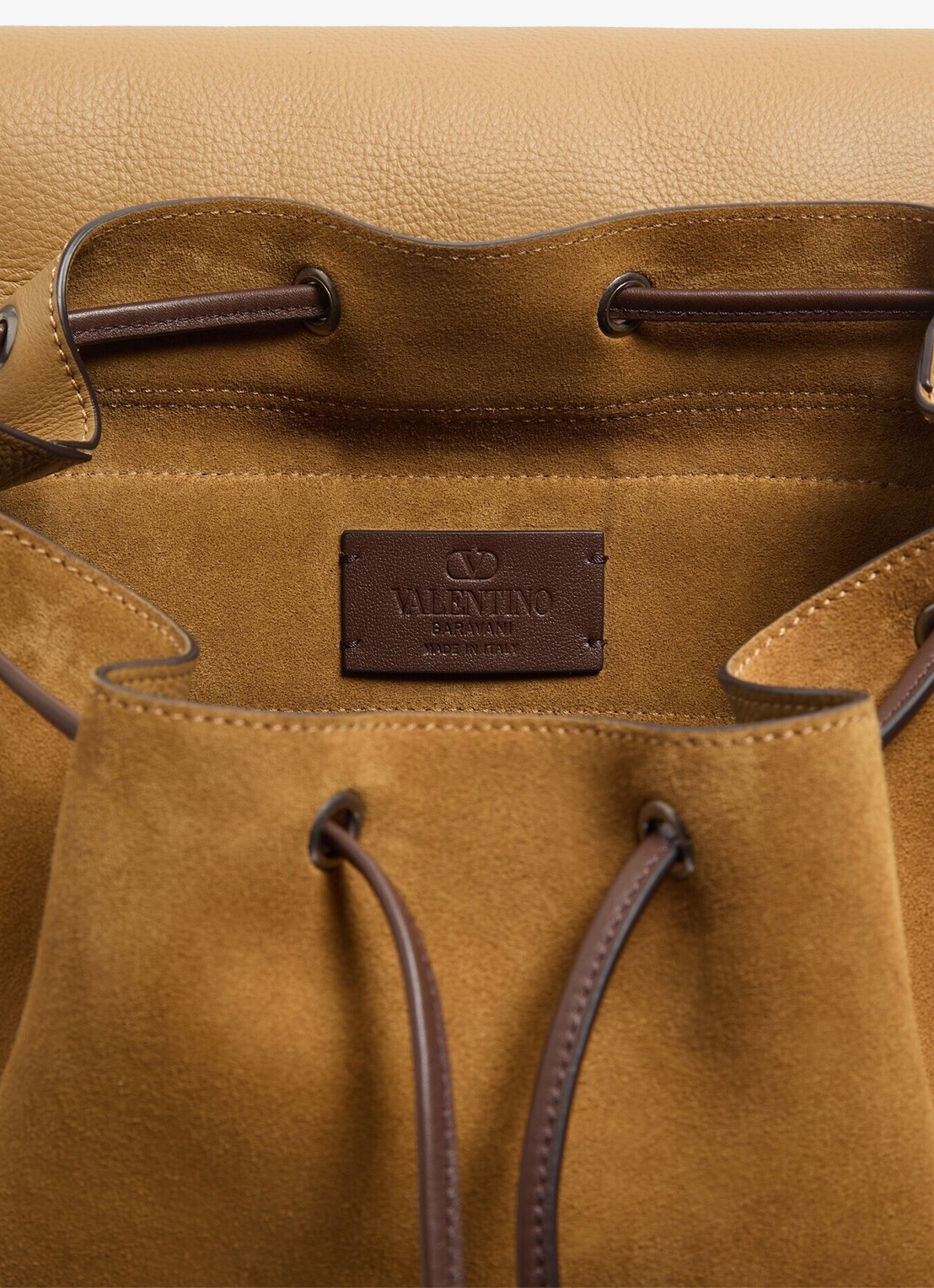 Valentino Garavani Rugzak van suède - detail 4 camel