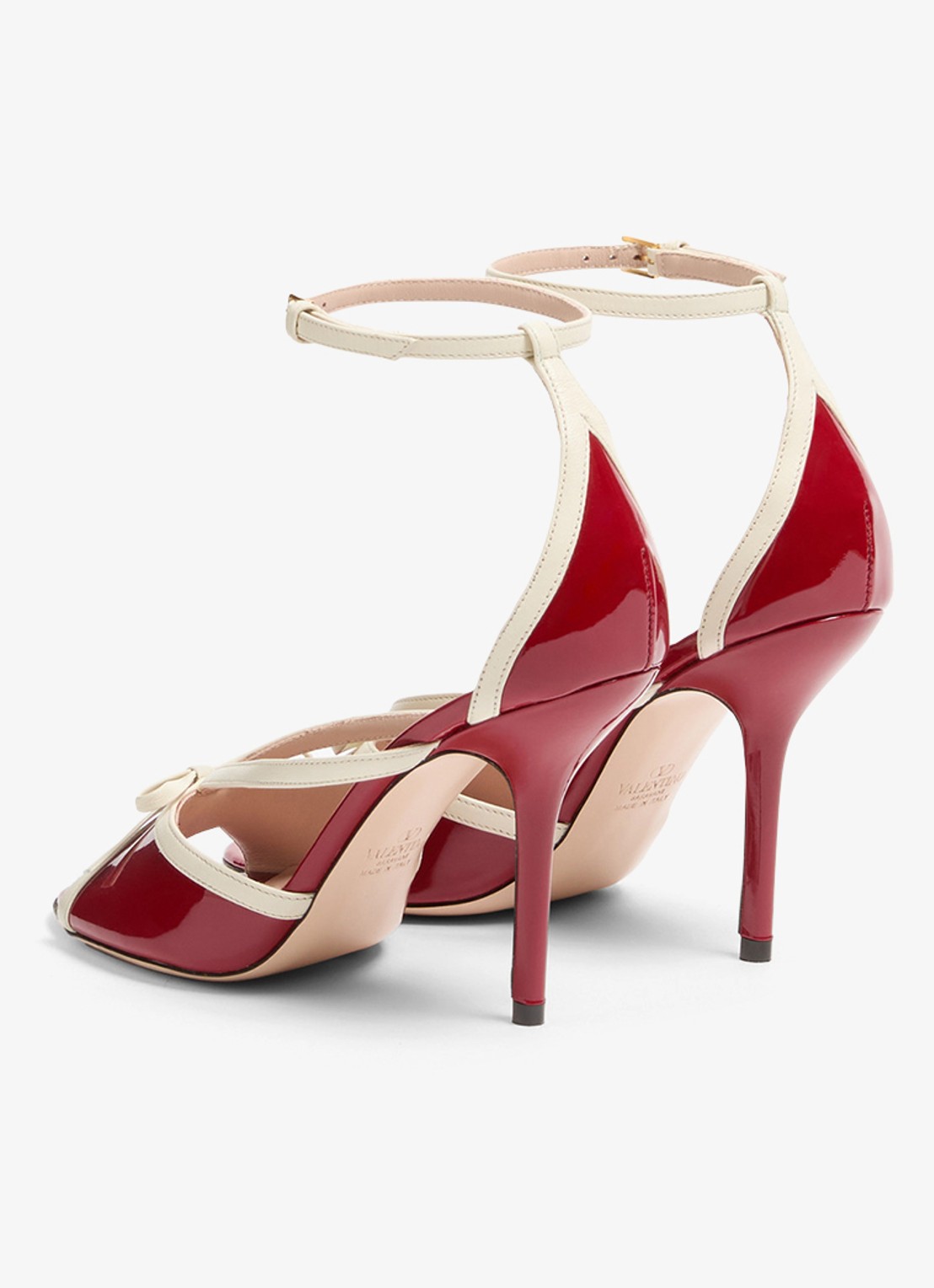 Valentino Garavani Sandalette van geitenleer met lakleren details - achterkant rood