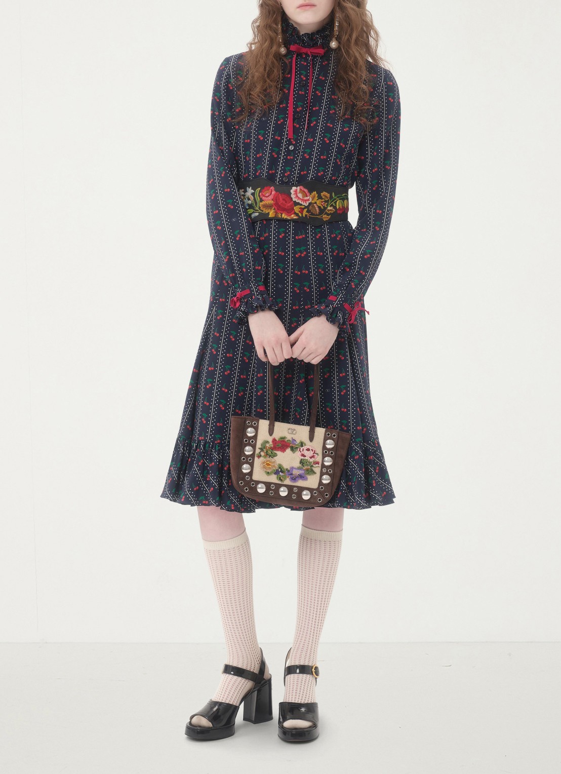 Valentino Garavani Shopper van suède met kralendecoratie - voorkant 6 donkerbruin