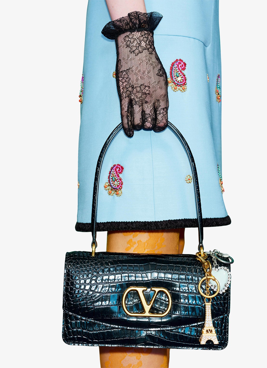 Valentino Garavani Sleutelhanger met logo - voorkant 2 goud
