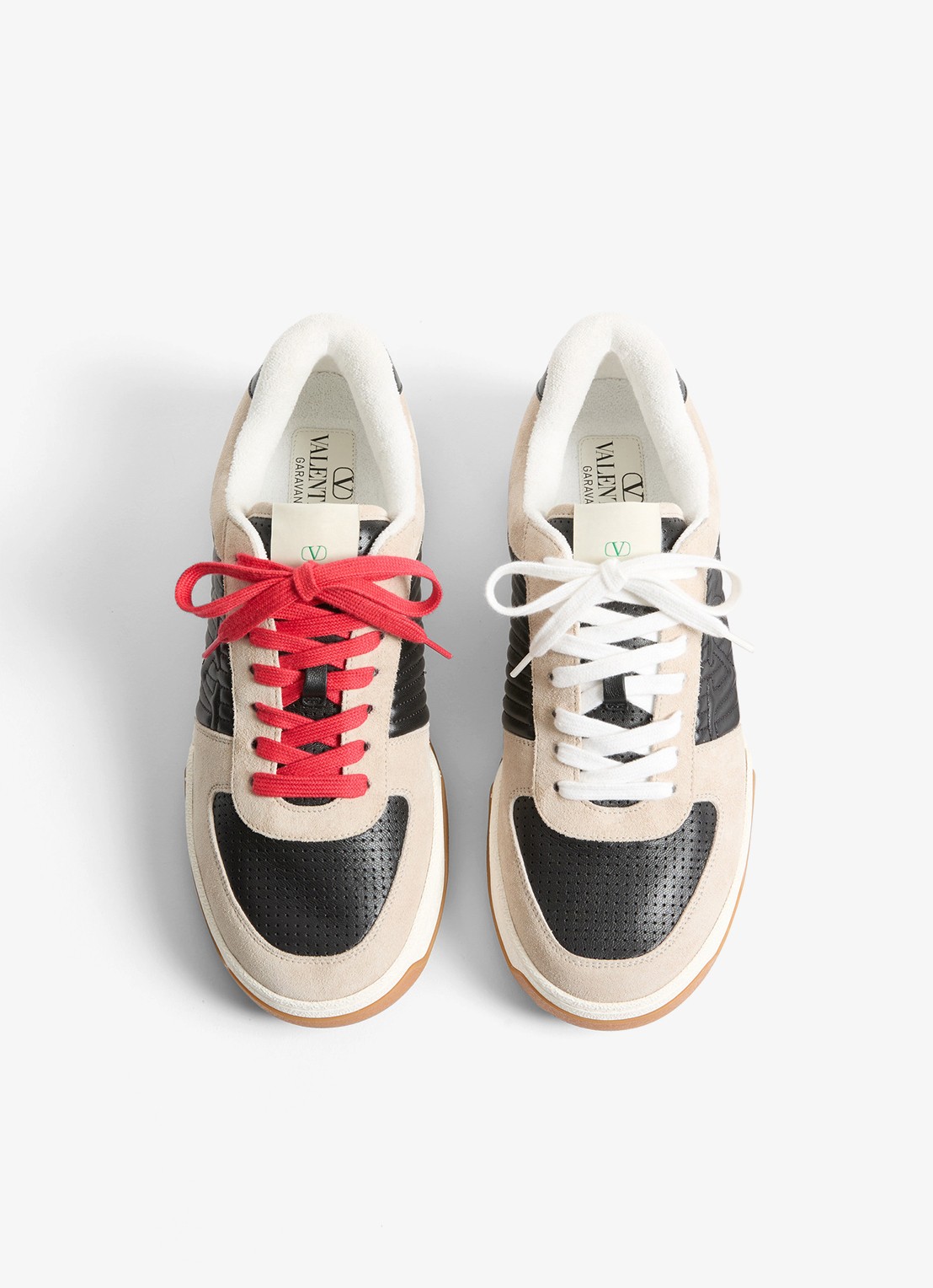 Valentino Garavani Sneaker van leer met suède details - detail zwart