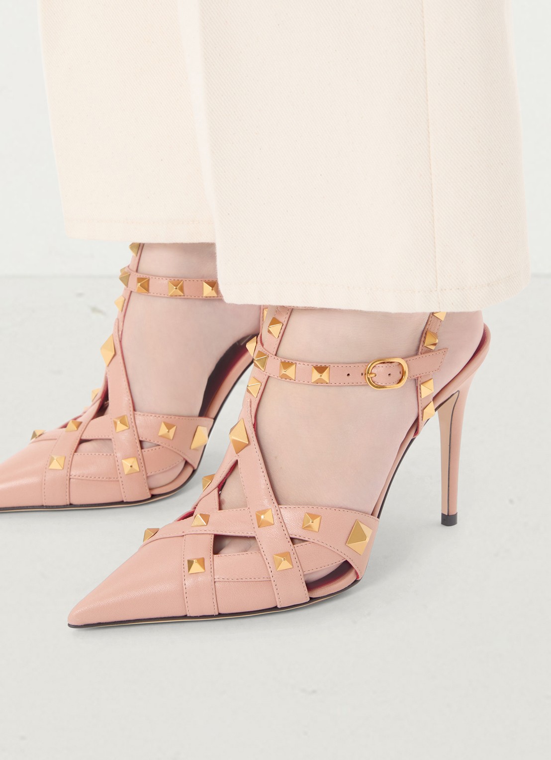 Valentino Garavani Studdy sandalette van geitenleer met studs - voorkant 6 oudroze