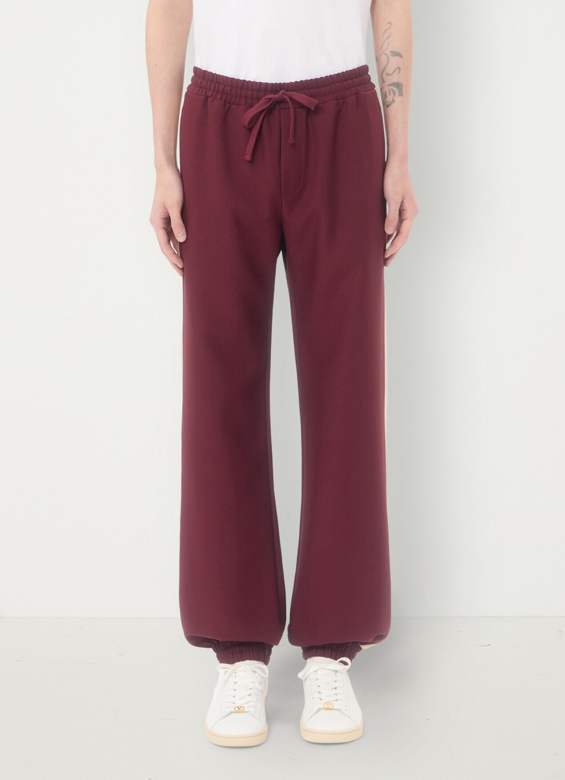 Valentino Garavani Tapered fit trackpants met steekzakken - detail 3 bordeauxrood