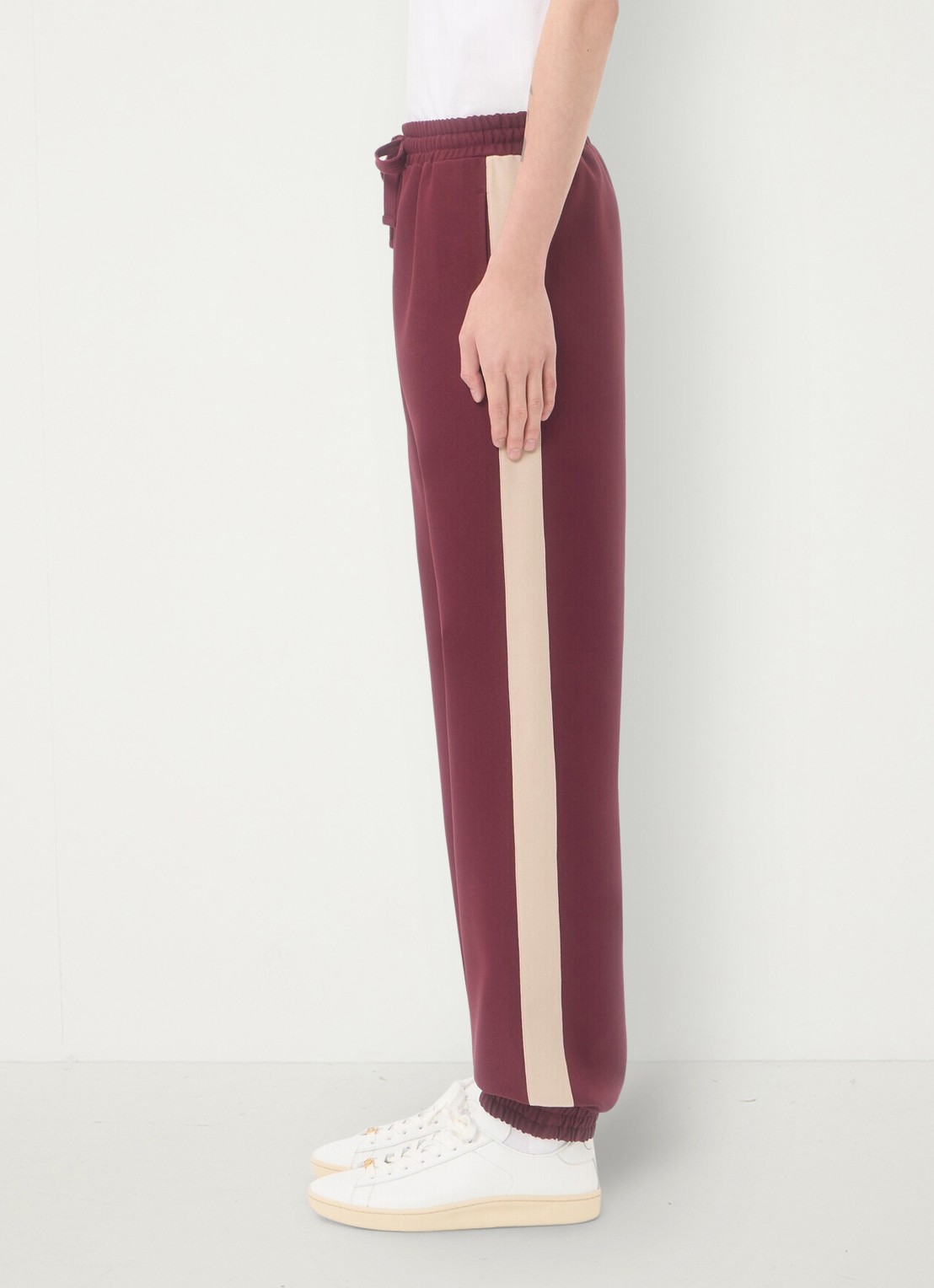 Valentino Garavani Tapered fit trackpants met steekzakken - detail 4 bordeauxrood