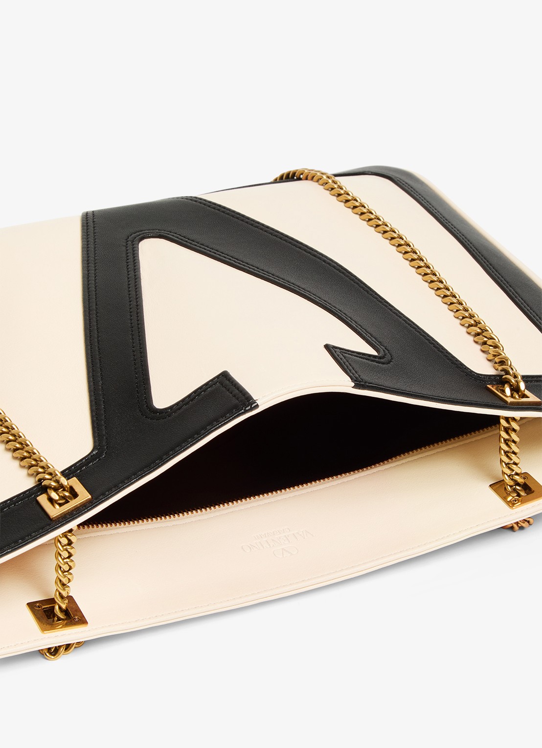 Valentino Garavani Viva Superstar Medium schoudertas van lamsleer - detail 5 gebroken wit