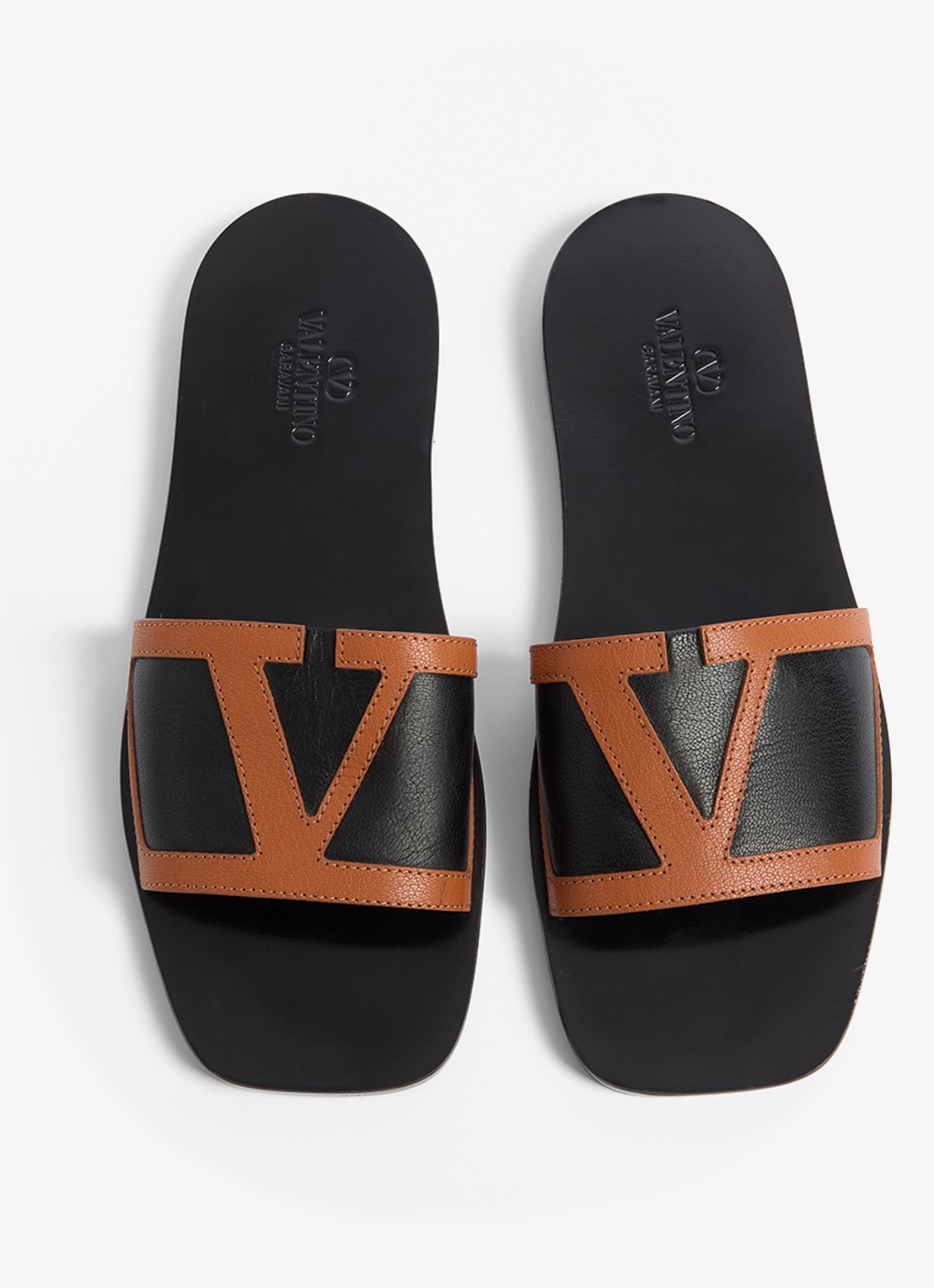 Valentino Garavani Viva Superstar slipper van geitenleer  - detail 3 zwart