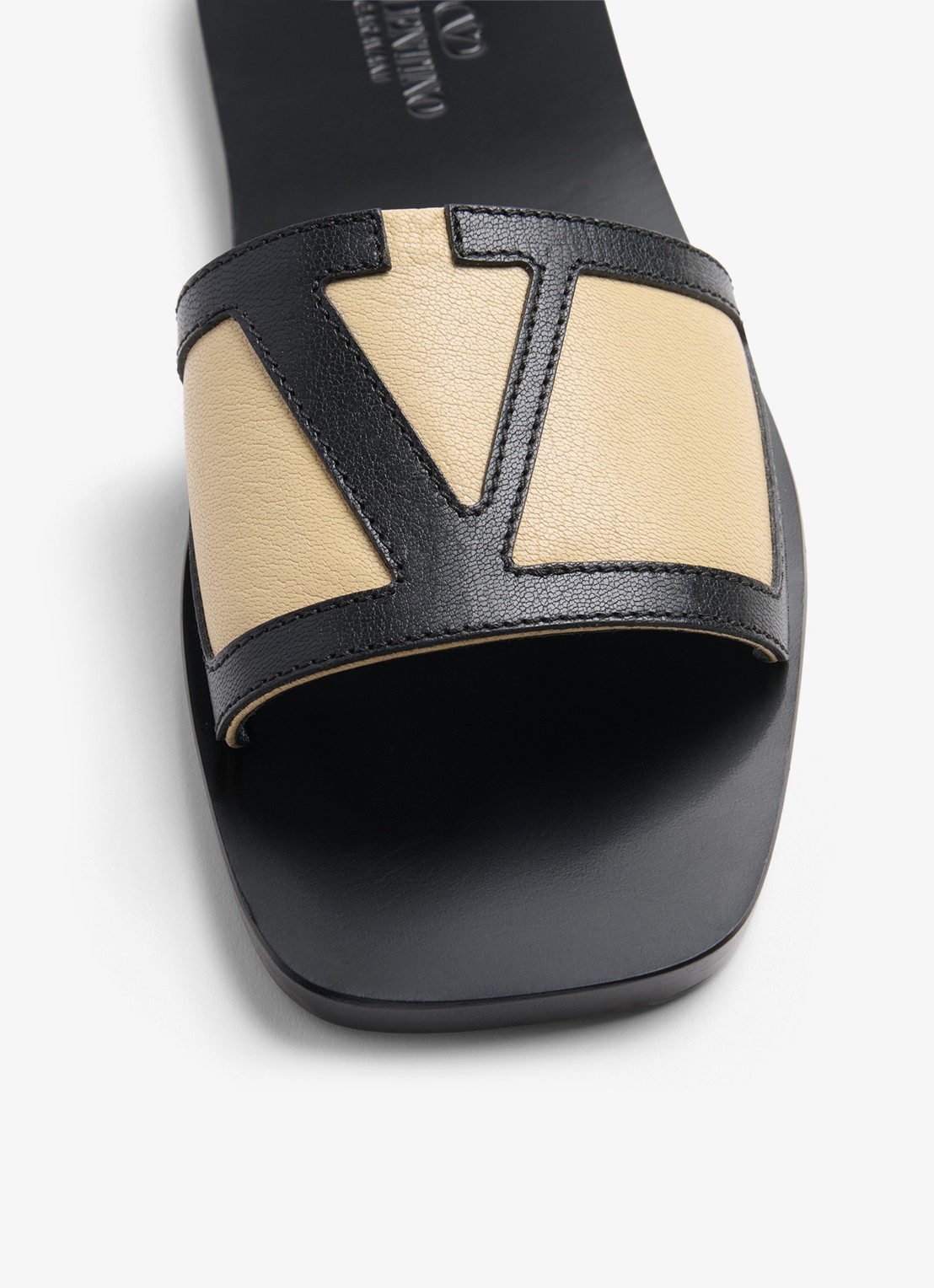 Valentino Garavani Viva Superstar slipper van geitenleer  - detail 5 creme