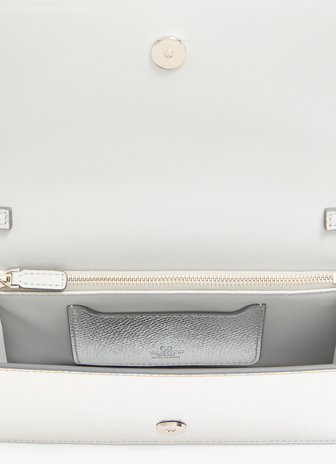 Valentino Garavani VLogo Signature Mini crossbodytas van kalfsleer met metallic finish - detail 4 zilver