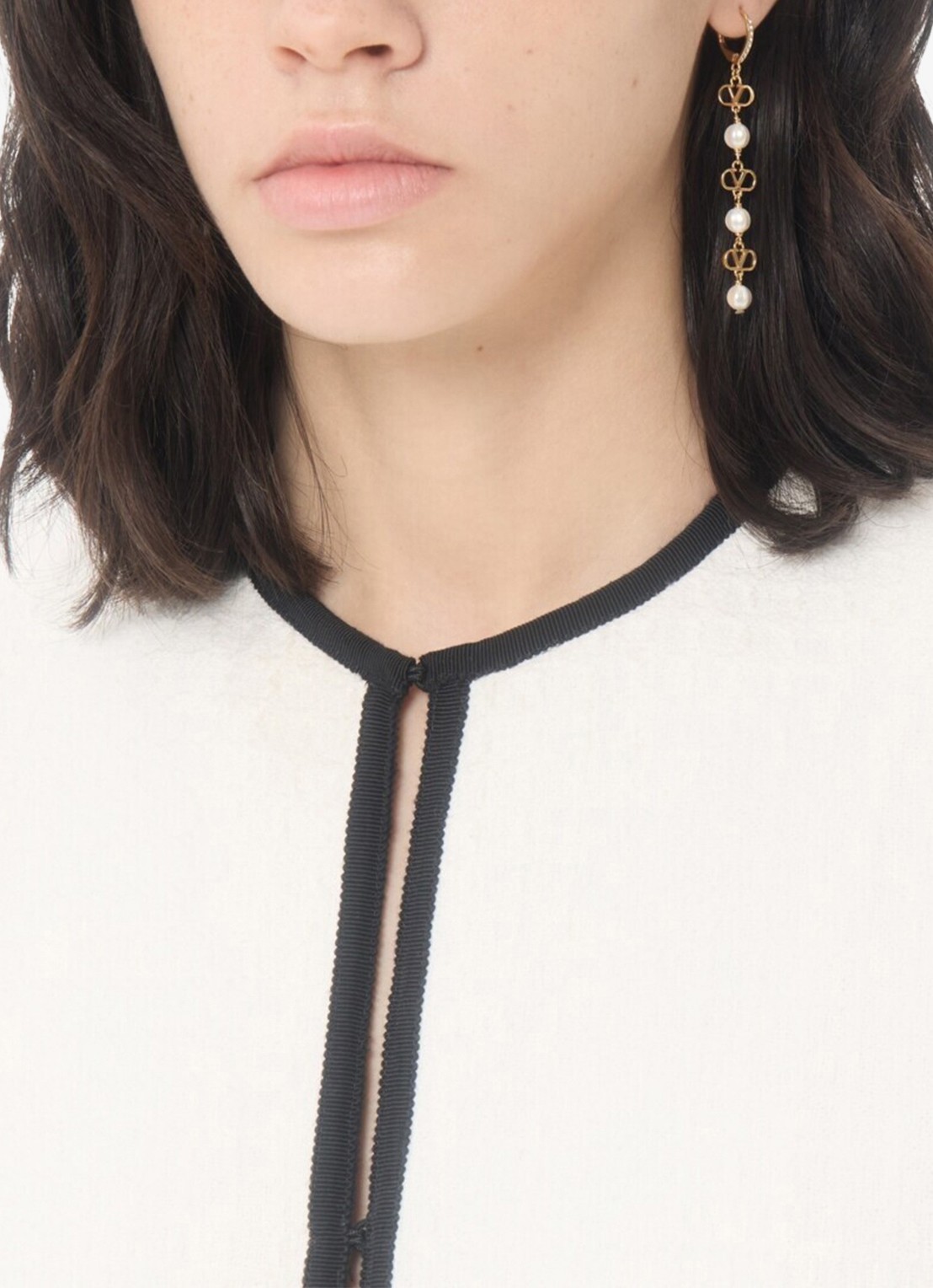 Valentino Garavani VLogo Signature oorhangers met logo - voorkant 2 goud