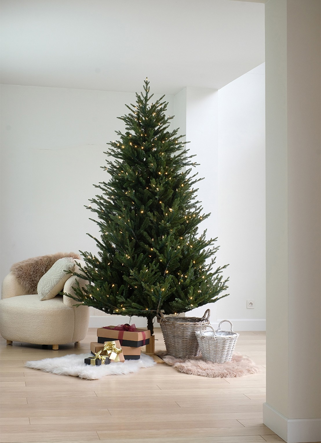 Van Der Gucht Arkansas kunstkerstboom met LED verlichting 183 cm - voorkant 3 groen