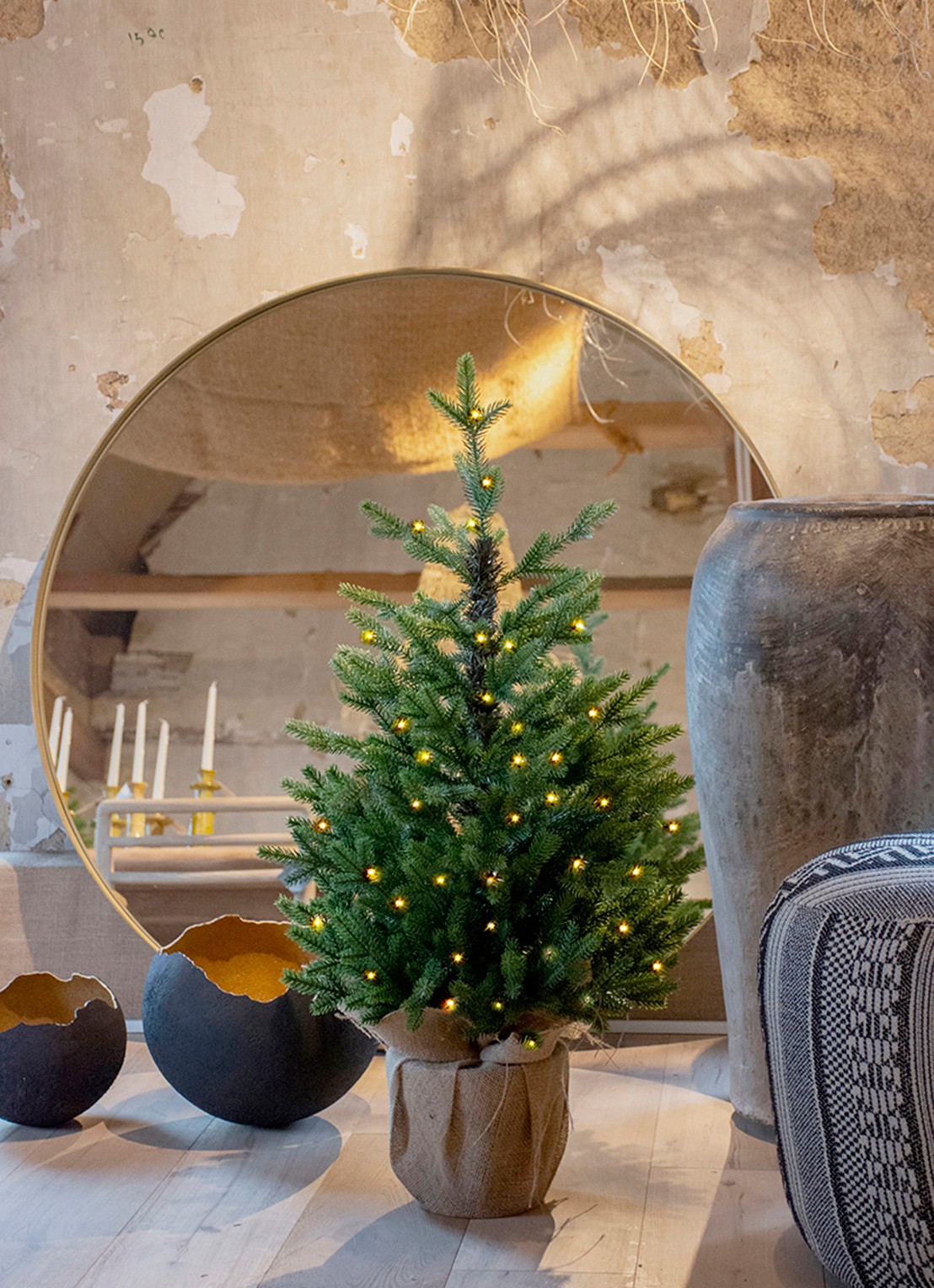 Van Der Gucht Detroit kunstkerstboom met LED verlichting 75 cm - voorkant 2 groen