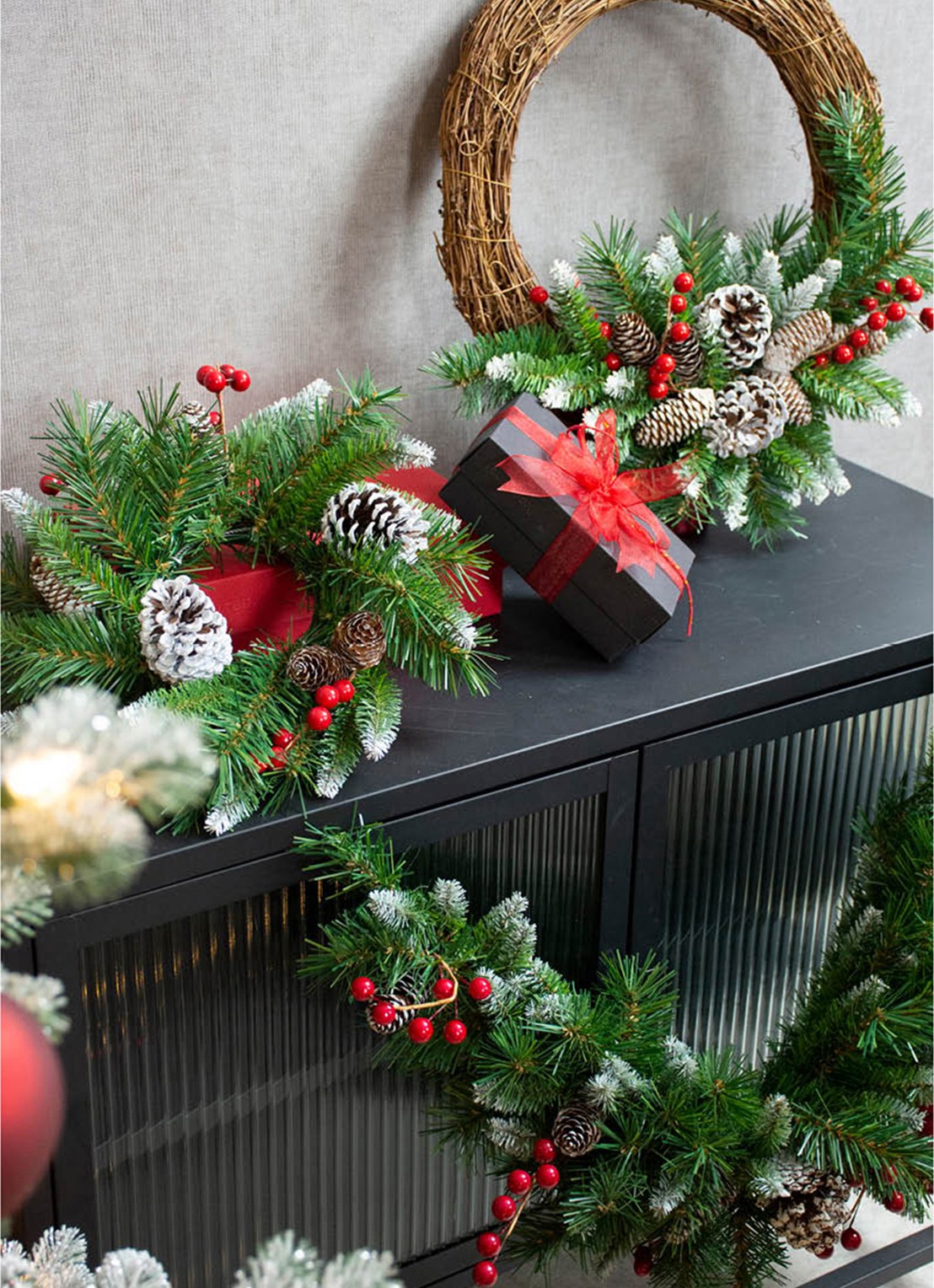 Van Der Gucht Frosted Berry Grapevine kunstkerstkrans Ø41 cm - achterkant 3 groen