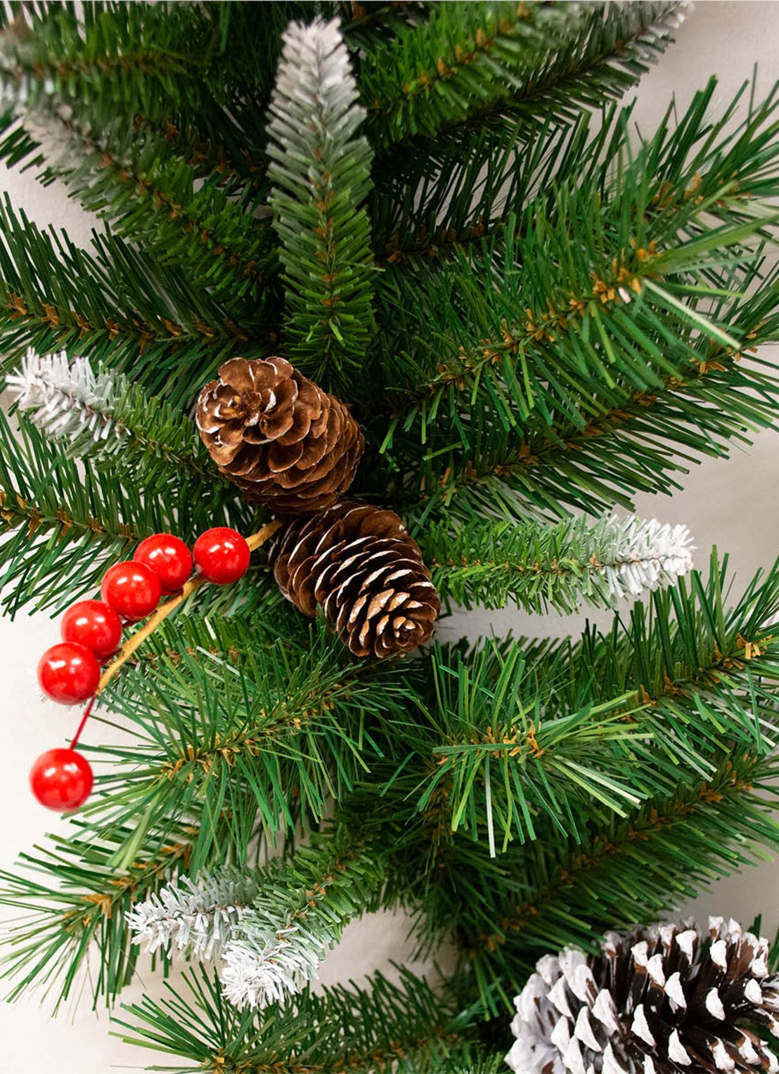 Van Der Gucht Frosted Berry kerstguirlande 274 cm - voorkant 3 groen