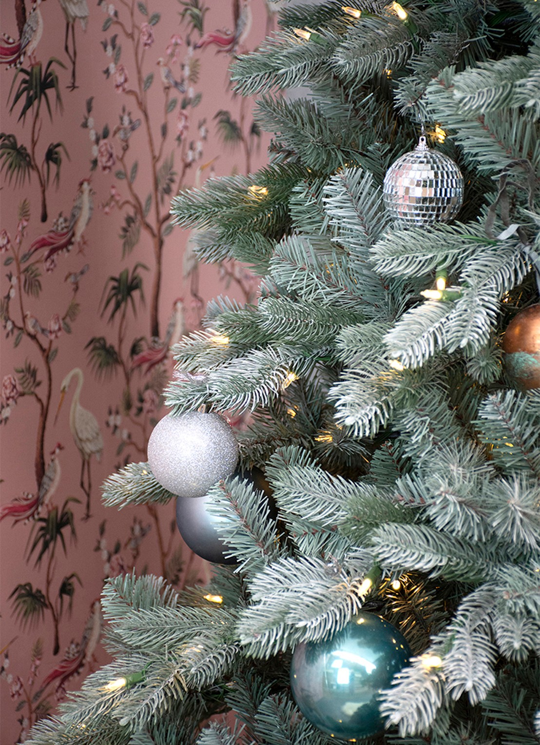 Van Der Gucht Frosted Colorado kunstkerstboom met LED verlichting 228 cm - detail 4 groen