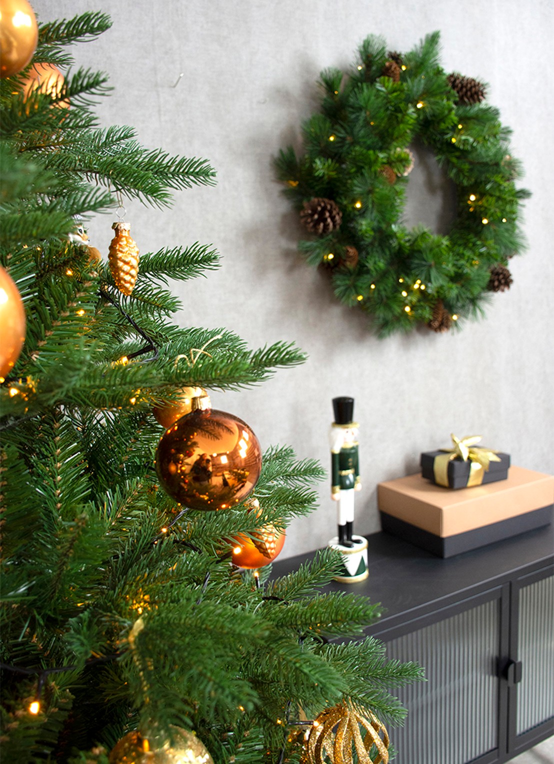 Van Der Gucht Mulberry Green kunstkerstboom 183 cm  - voorkant 3 groen