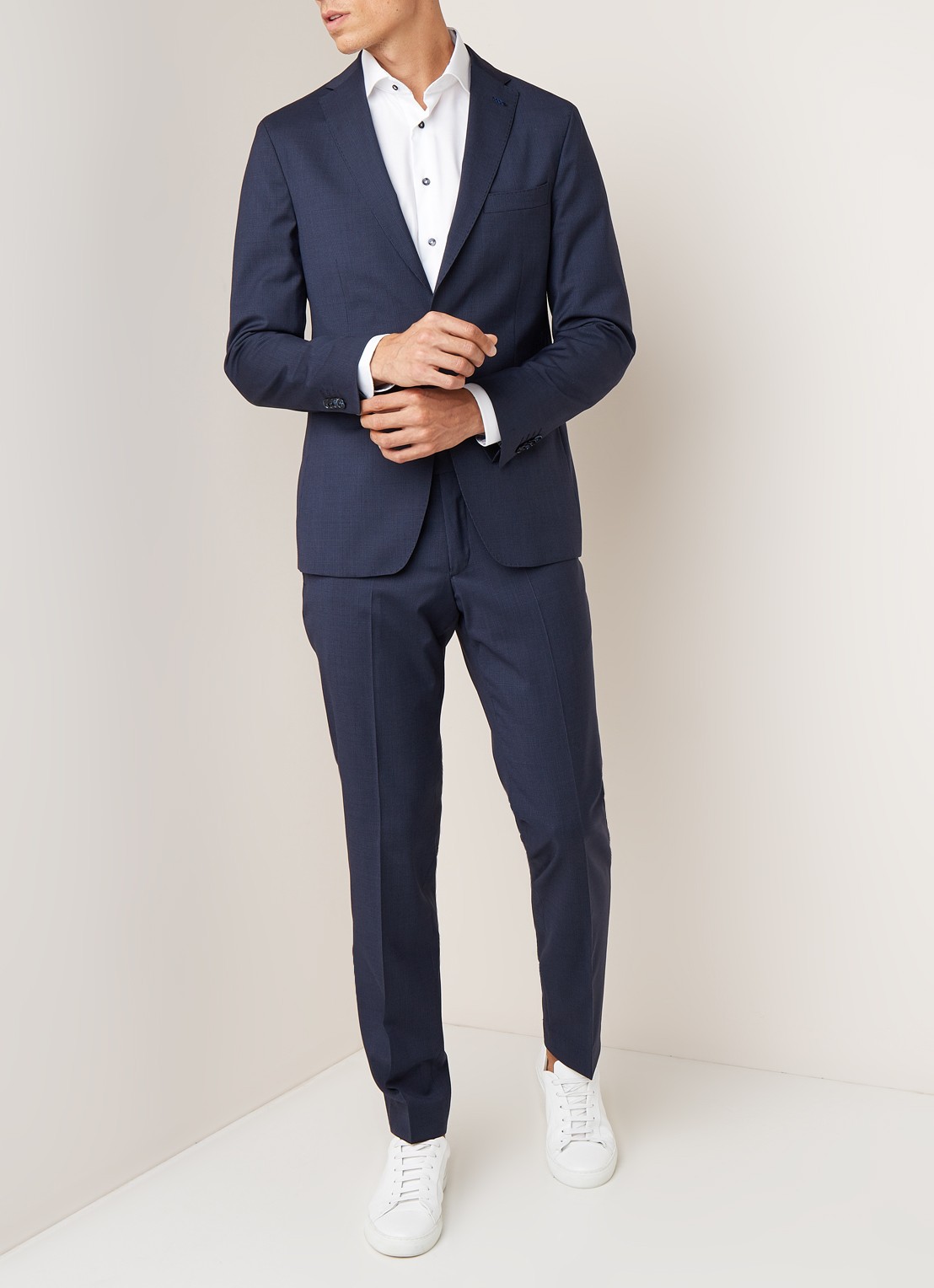 Van Gils Elray Welt tailored fit pak van scheerwol met micro pied-de-poule desisn - voorkant 3 donkerblauw