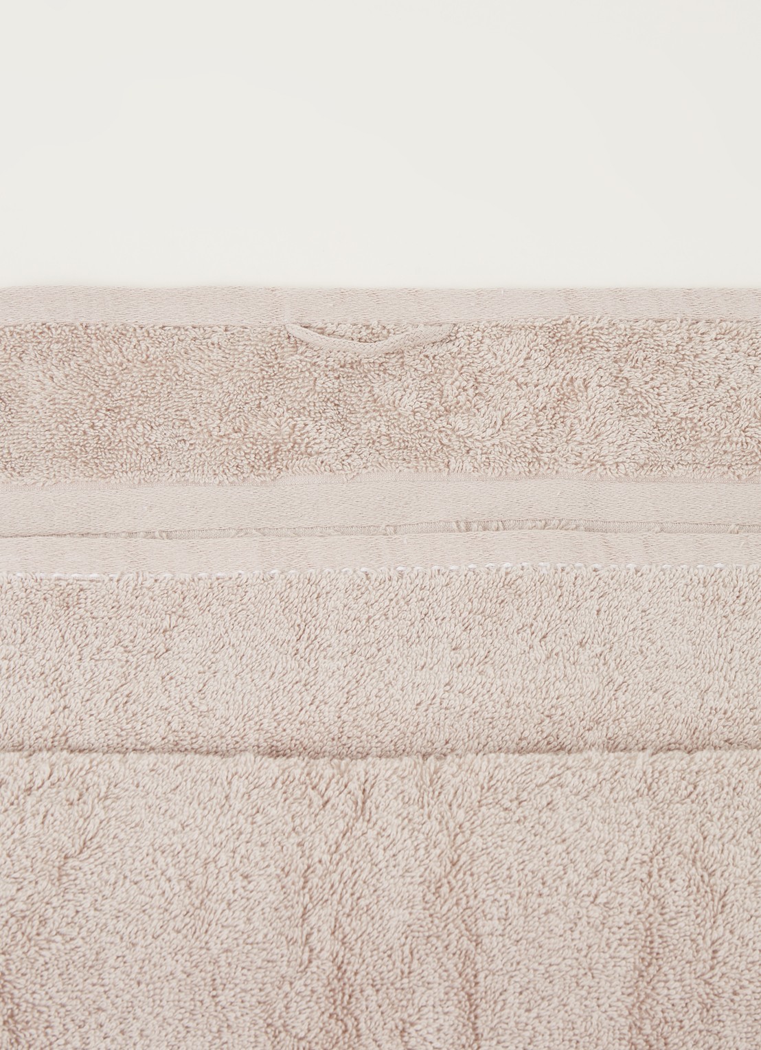 Vandyck Prestige Lines badlaken - 500gr/m2 - 70 x 140 cm  - detail 3 zand
