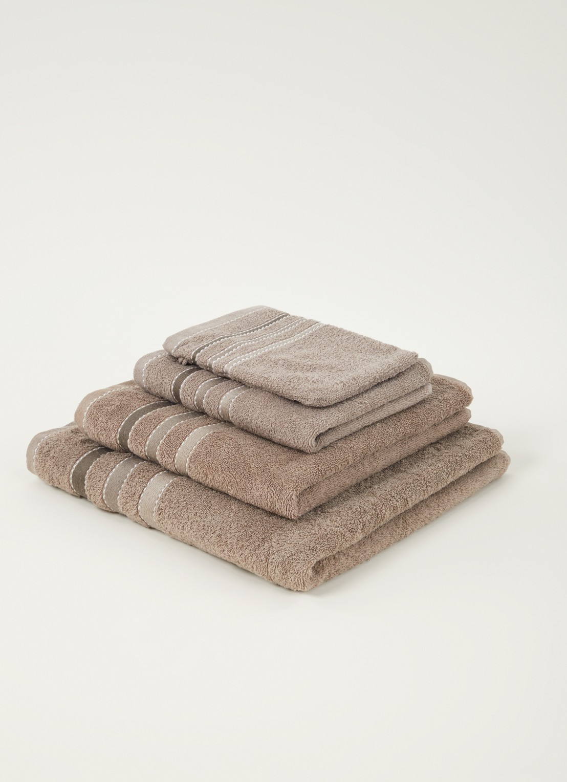 Vandyck Prestige Lines badlaken - 500gr/m2 - 70 x 140 cm  - voorkant 3 hazelnootbruin