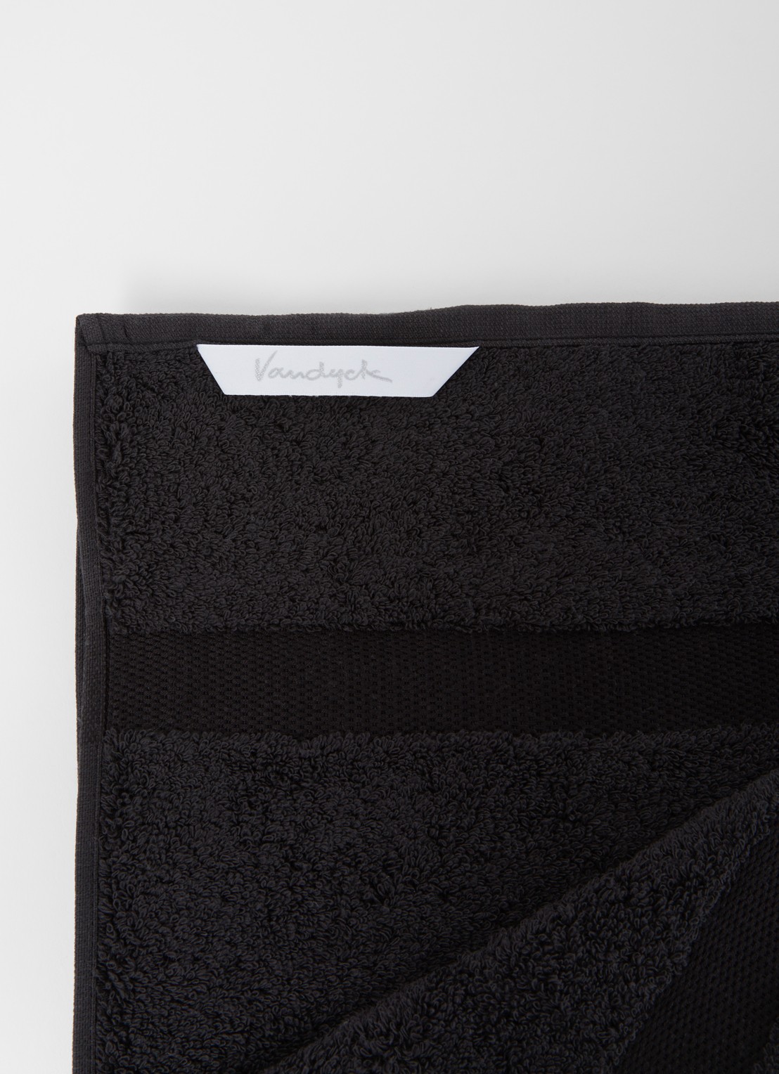 Vandyck Ranger badhanddoek - 650  gr/m2 - 68 x 127 cm - detail zwart