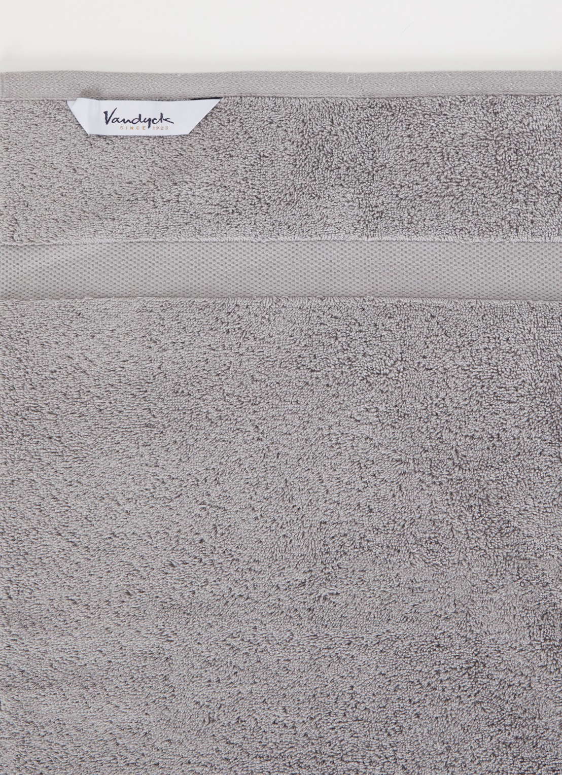 Vandyck Ranger badhanddoek - 650 gr/m2 - 68 x 127 cm - detail 2 middengrijs