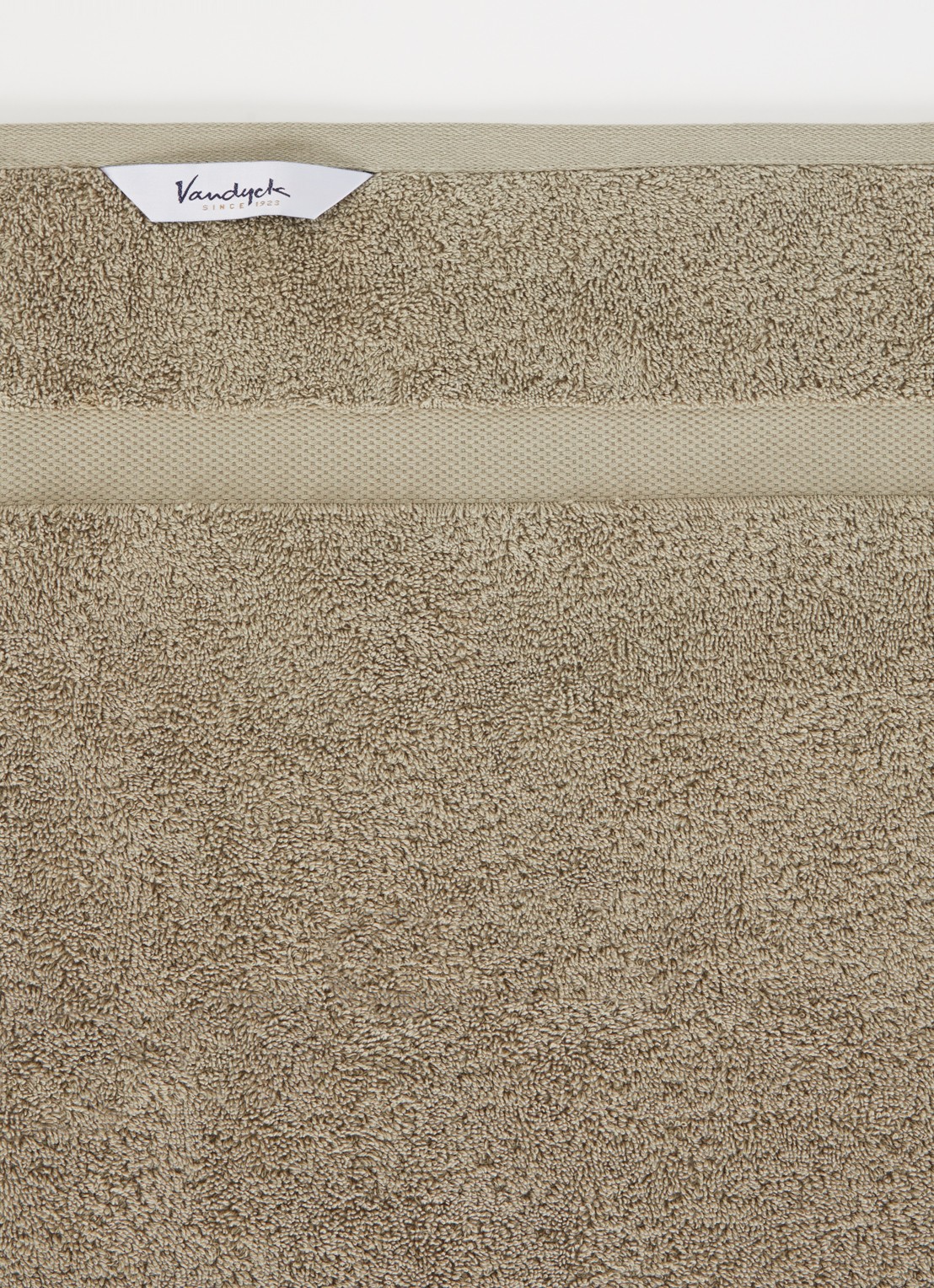Vandyck Ranger badhanddoek - 650 gr/m2 - 68 x 127 cm - detail groen