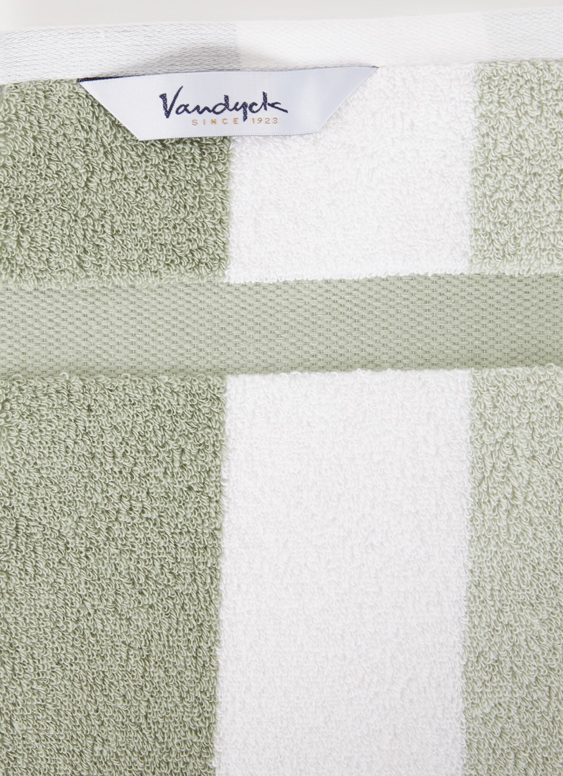 Vandyck Vancouver badhanddoek - 650 gr/m2 - 68 x 127 cm - detail 3 lindegroen