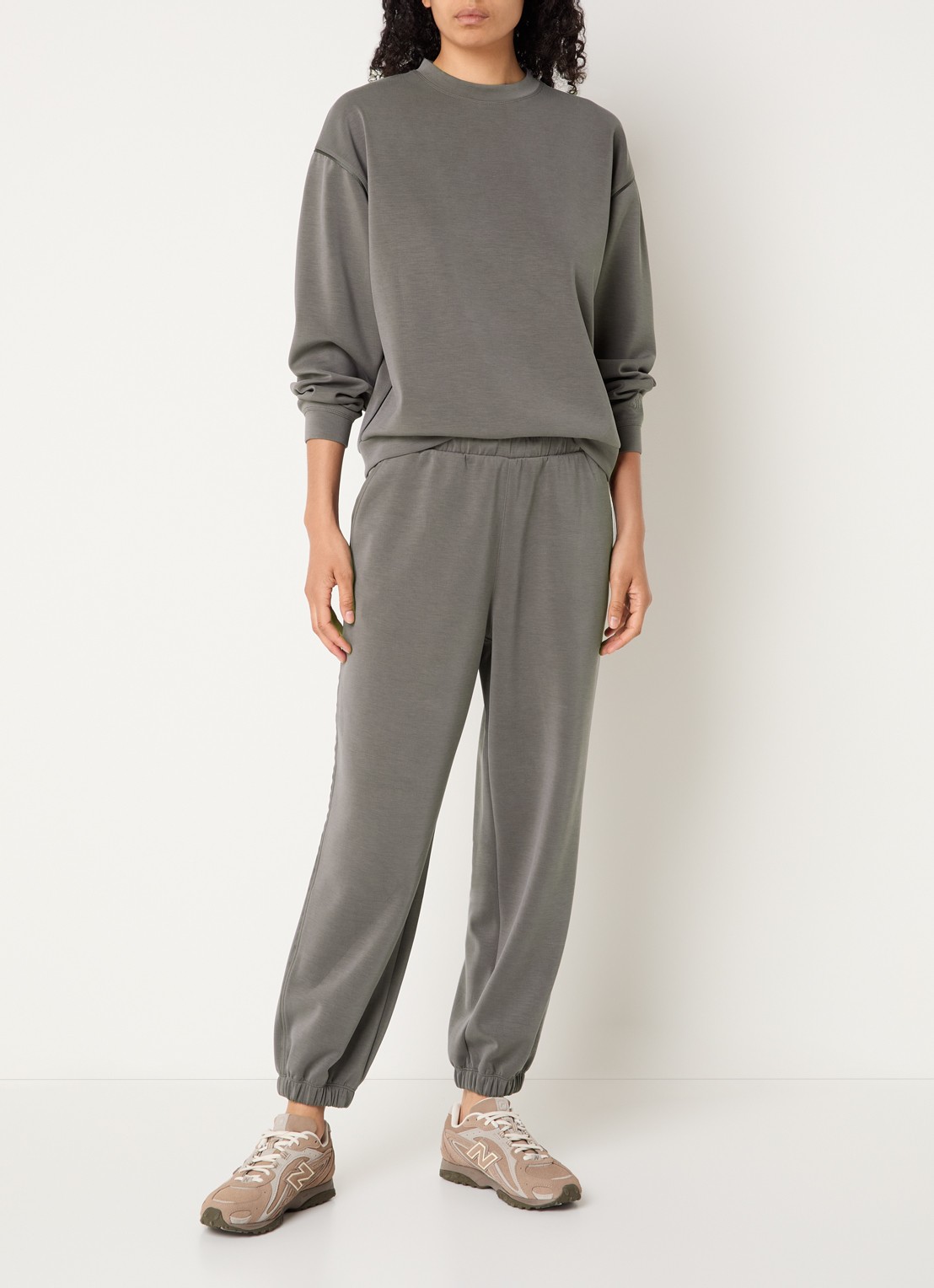 Varley Coralie sweater met ronde hals - voorkant 4 donkergrijs