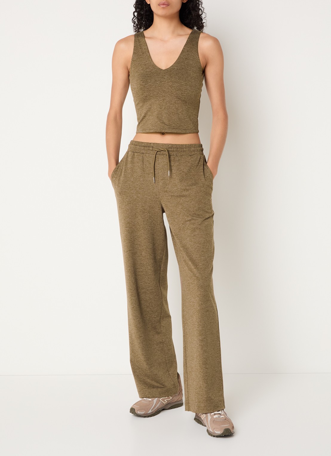 Varley Ruby cropped tanktop met gemêleerd dessin - voorkant 4 mosgroen