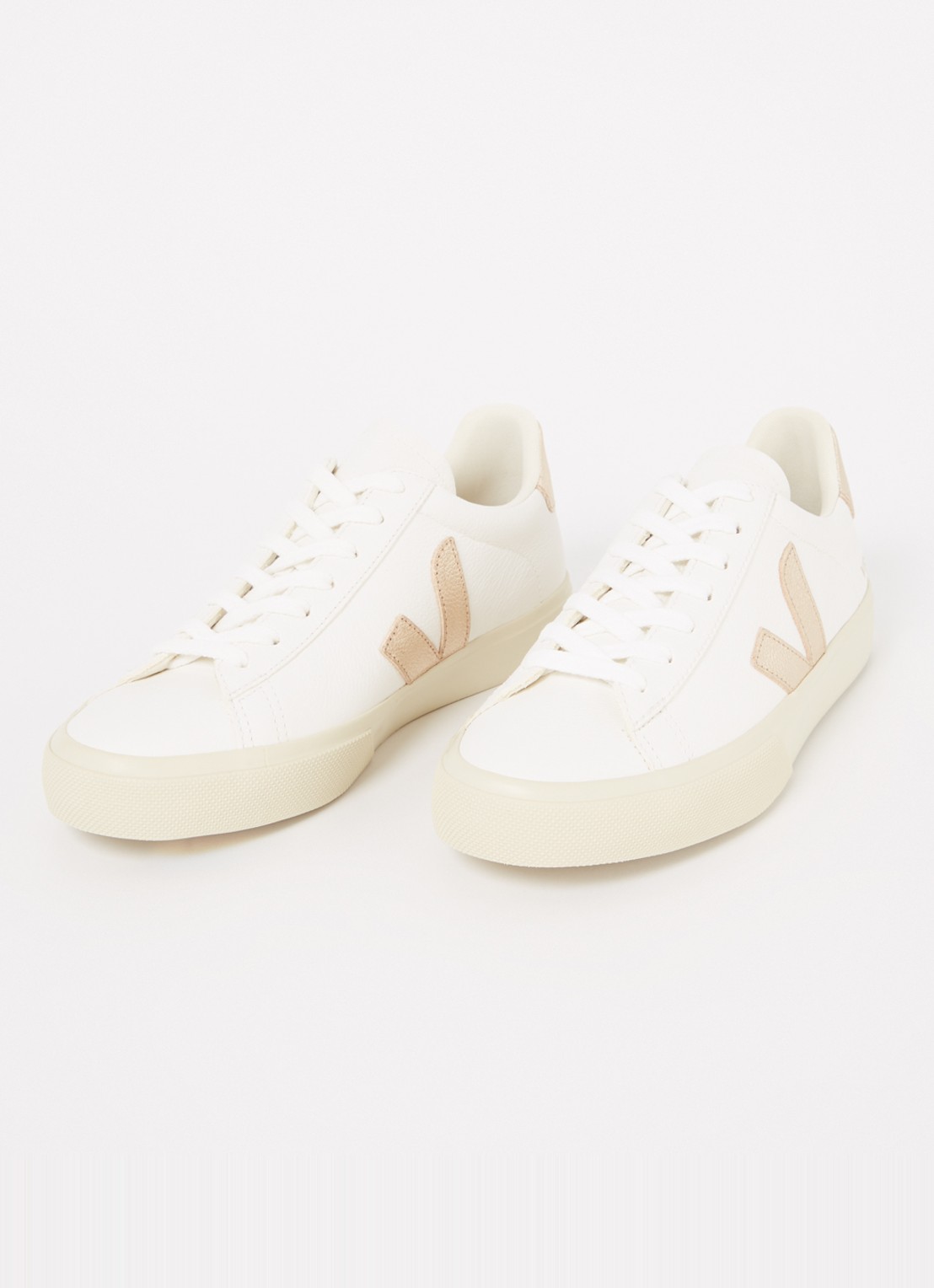 Veja Campo sneaker van leer - detail goud