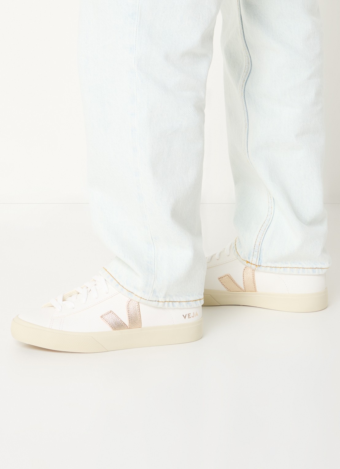 Veja Campo sneaker van leer - voorkant 6 goud
