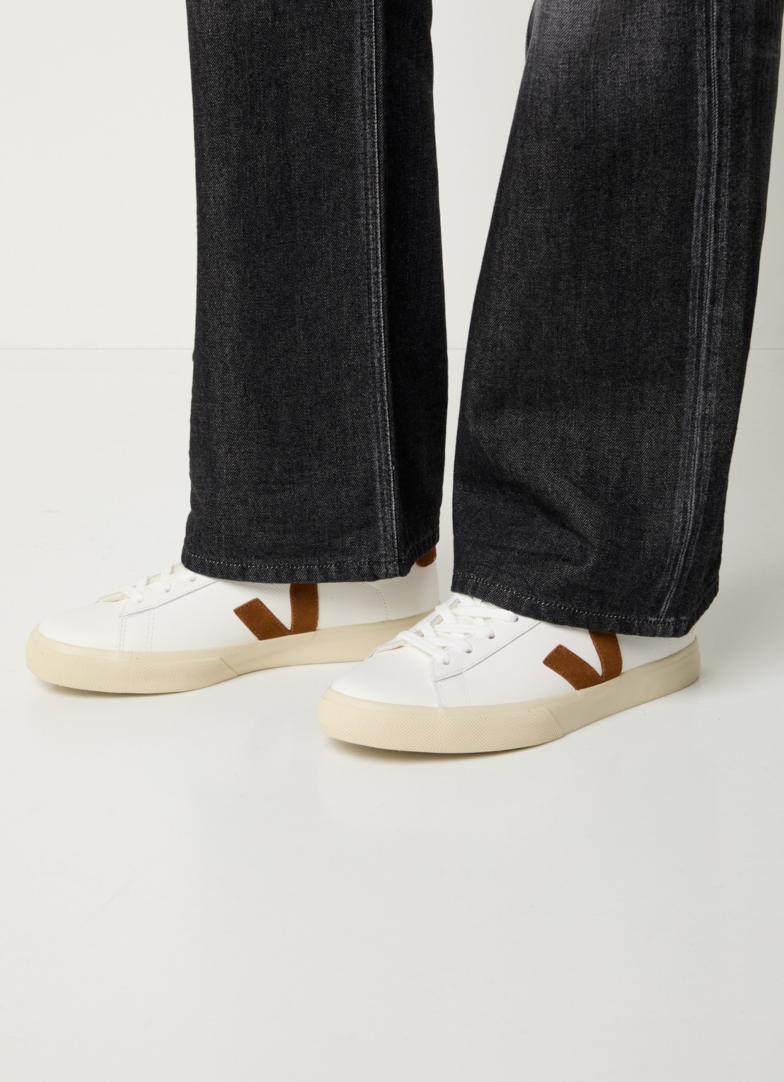 Veja Campo sneaker van leer - voorkant 2 wit