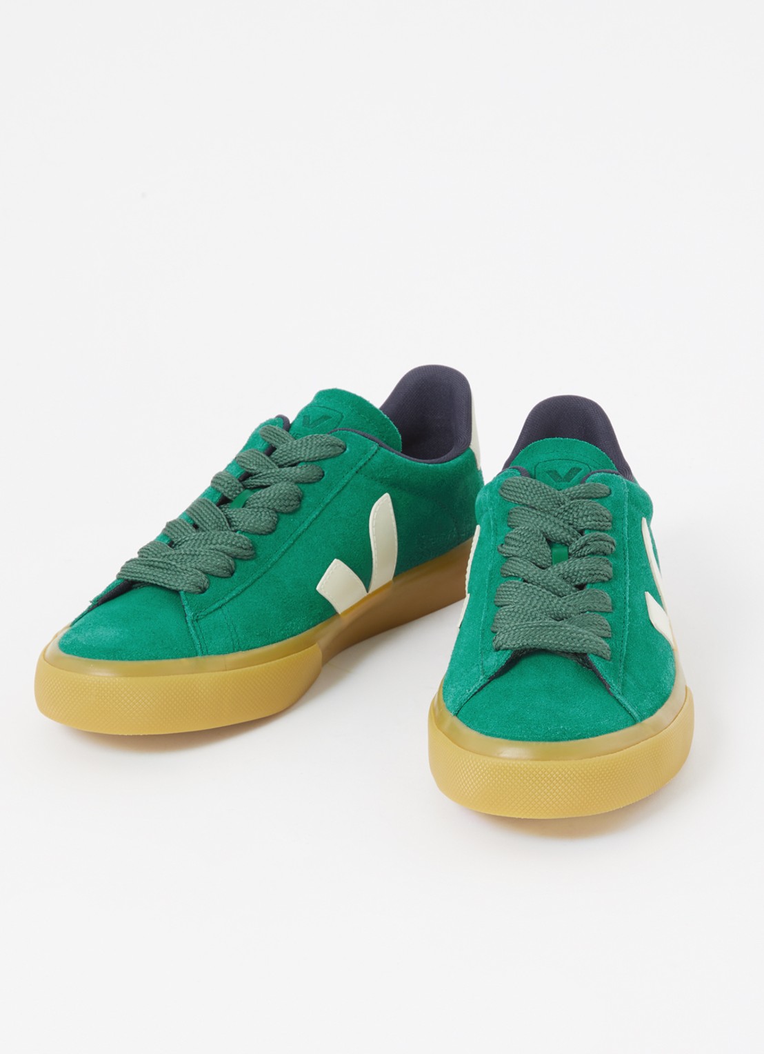 Veja Campo sneaker van suède met leren details - detail groen