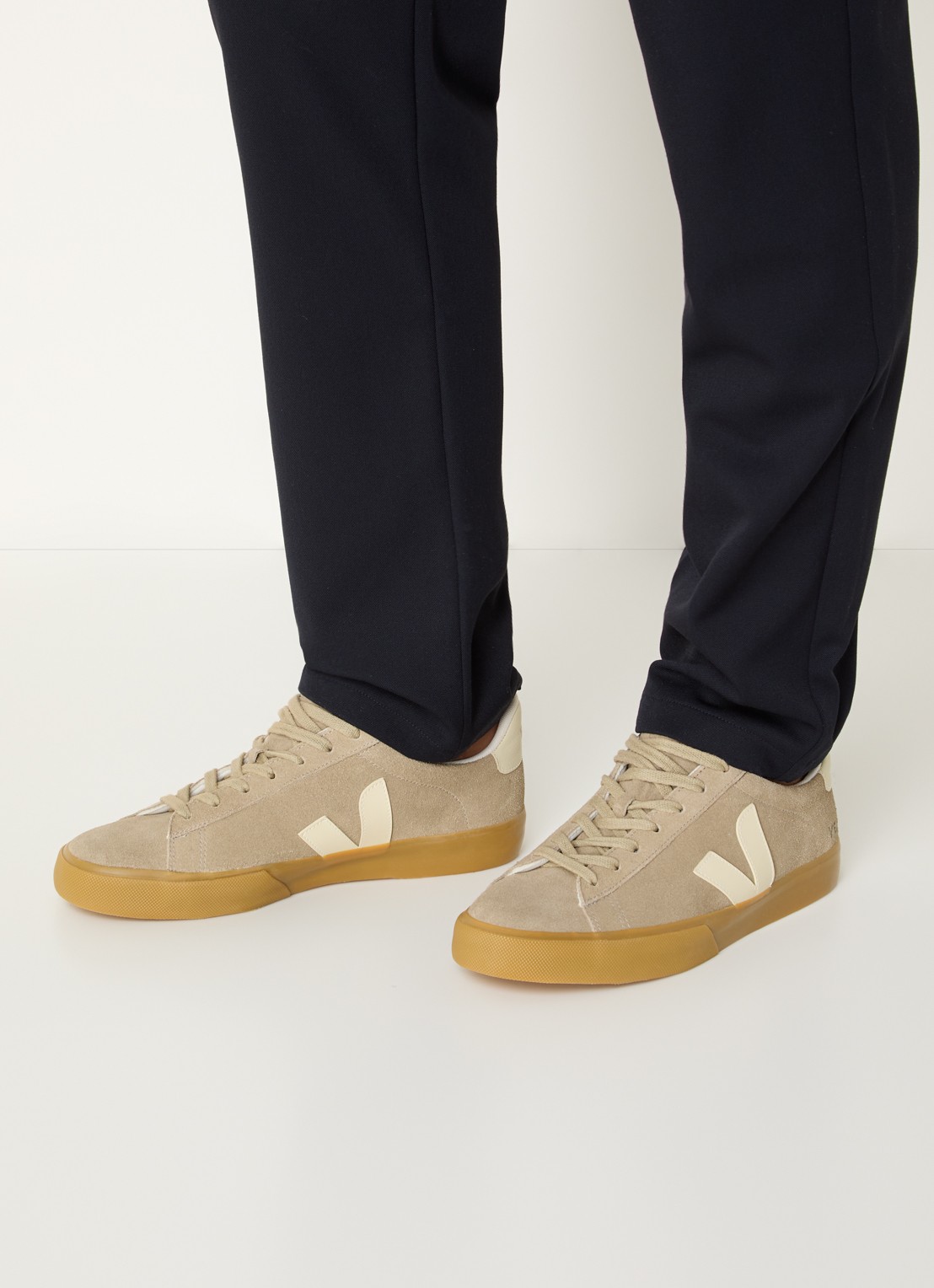 Veja Campo sneaker van suède - voorkant 3 donkerbeige
