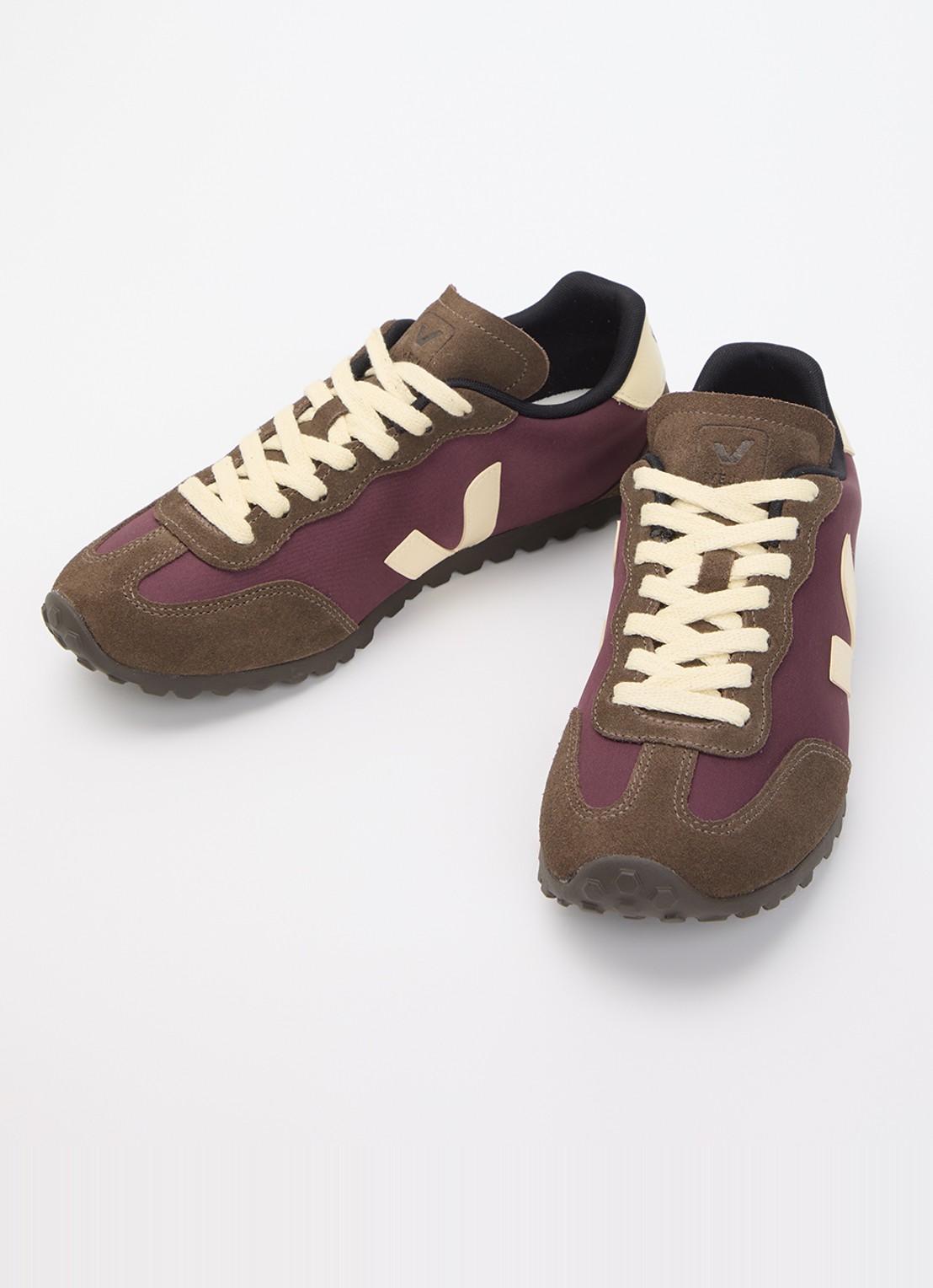 Veja GT sneaker van mesh met suède details - detail paars