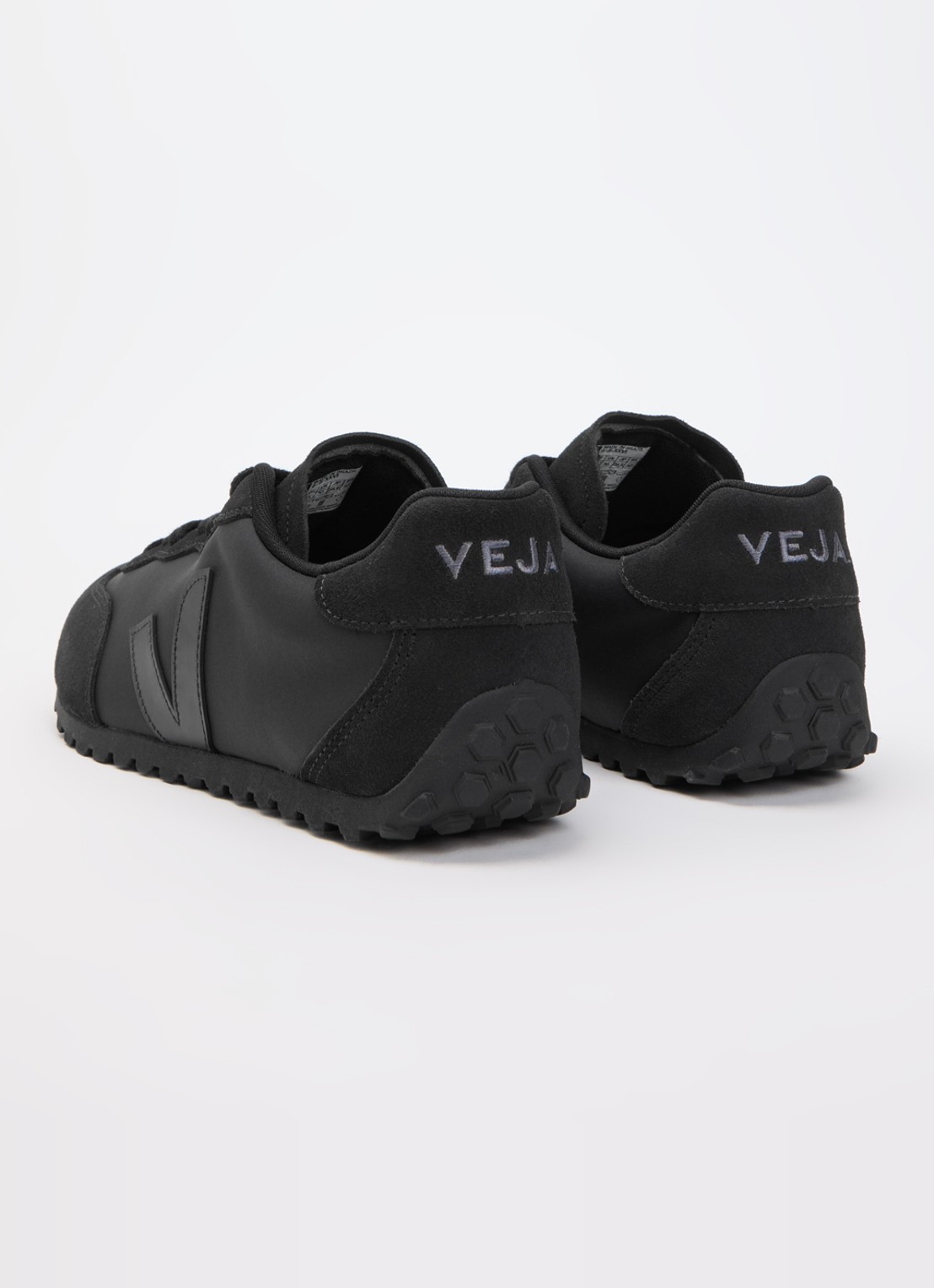 Veja GT sneaker van mesh met suède details - achterkant zwart
