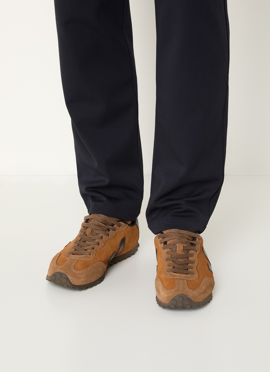 Veja GT sneaker van suède - voorkant 3 oranjebruin