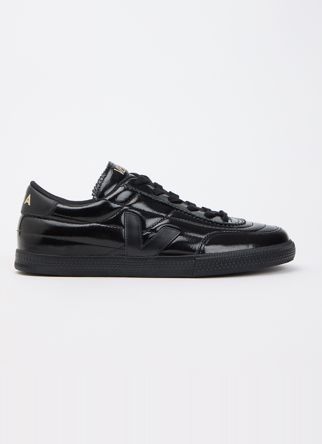 Veja Panenka sneaker van leer met lakfinish  - voorkant 2 zwart