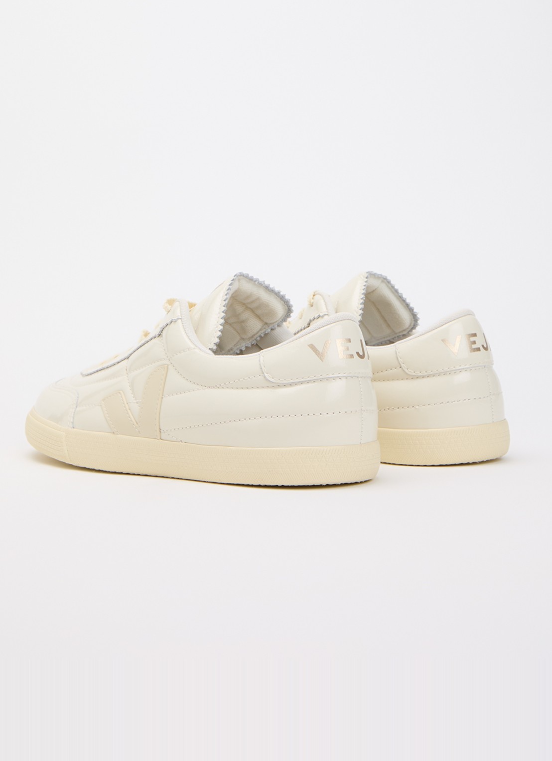 Veja Panenka sneaker van leer met lakfinish  - achterkant 4 gebroken wit