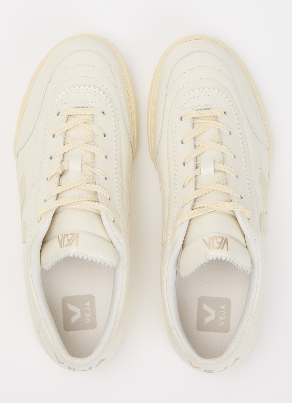 Veja Panenka sneaker van leer met lakfinish  - detail 2 gebroken wit