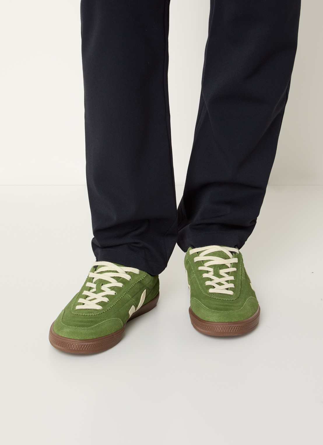 Veja Panenka sneaker van suède - voorkant 6 groen