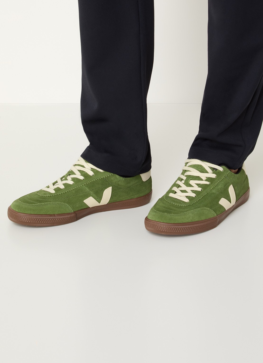 Veja Panenka sneaker van suède - voorkant 2 groen